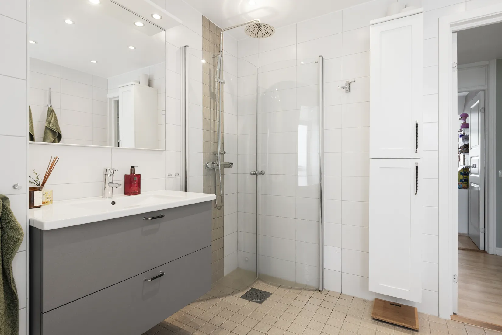 Radhus, Ellagårdsvägen 123, Ella Gård, Täby