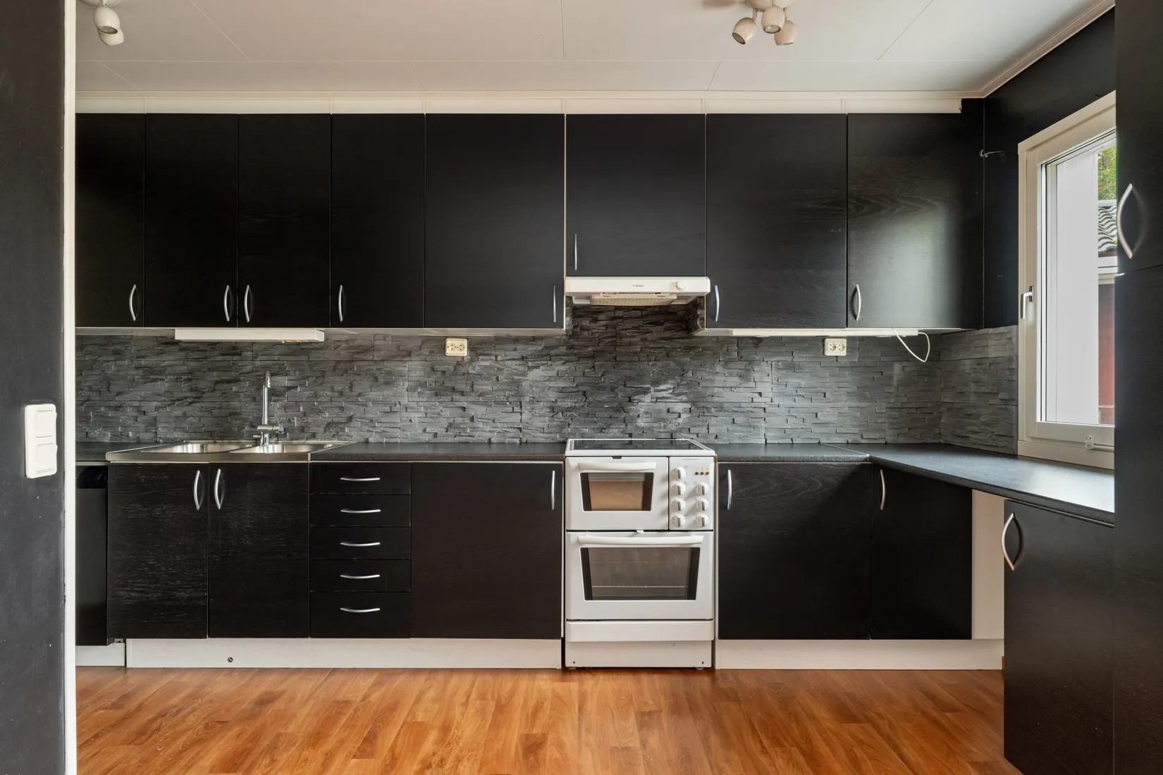 Villa, Hammarby backe 9, Älmsta, Norrtälje