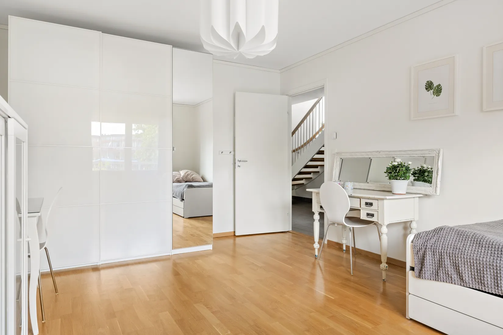 Radhus, Rödbenevägen 6, Råby Gärde - Bro, Upplands-Bro