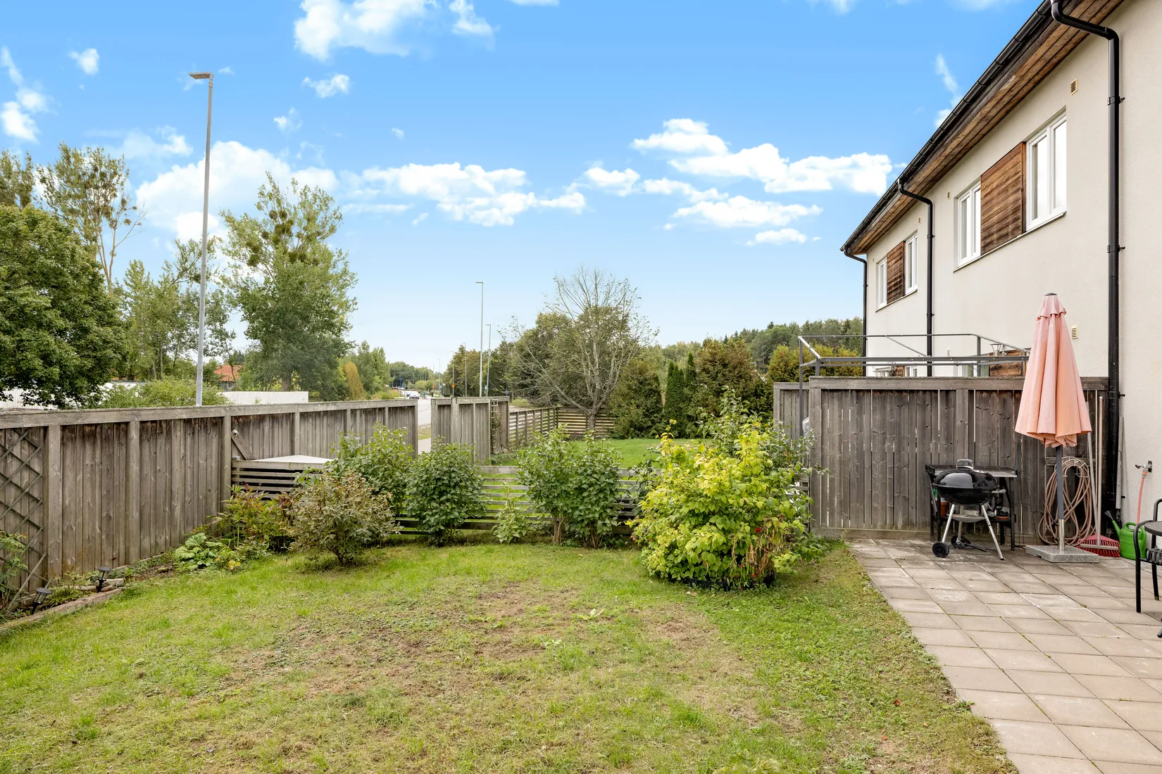 Radhus, Rödbenevägen 6, Råby Gärde - Bro, Upplands-Bro