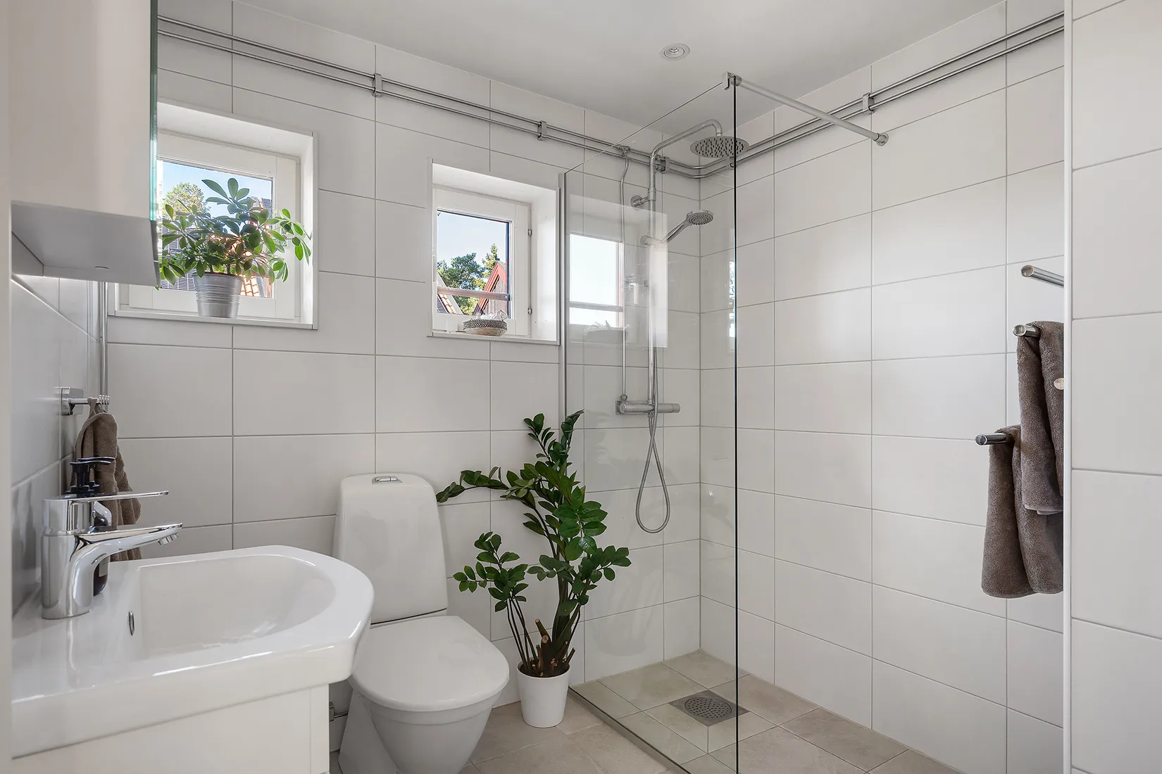 Radhus, Slånbärsvägen 48, Sigtuna