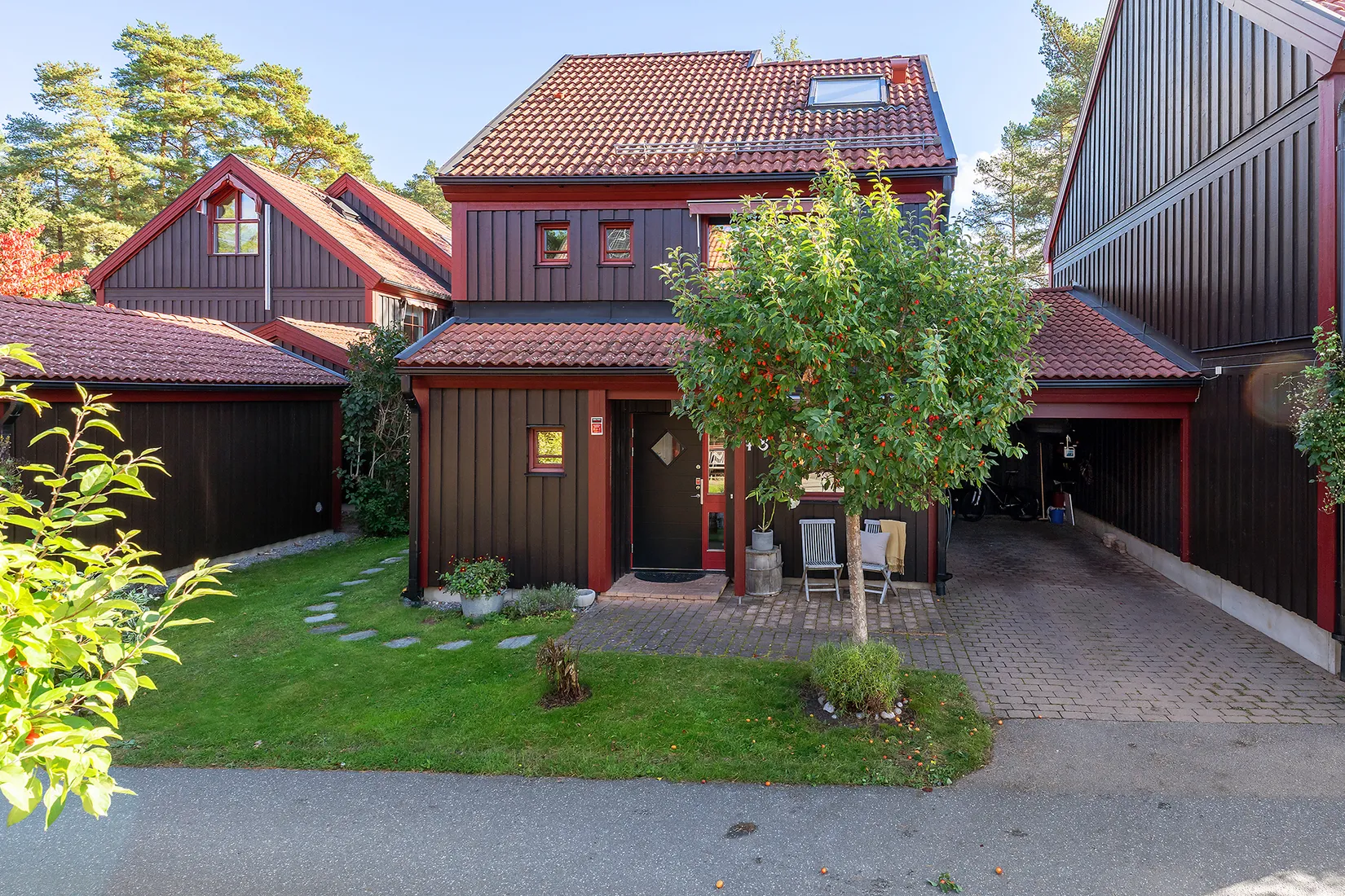 Radhus, Slånbärsvägen 48, Sigtuna