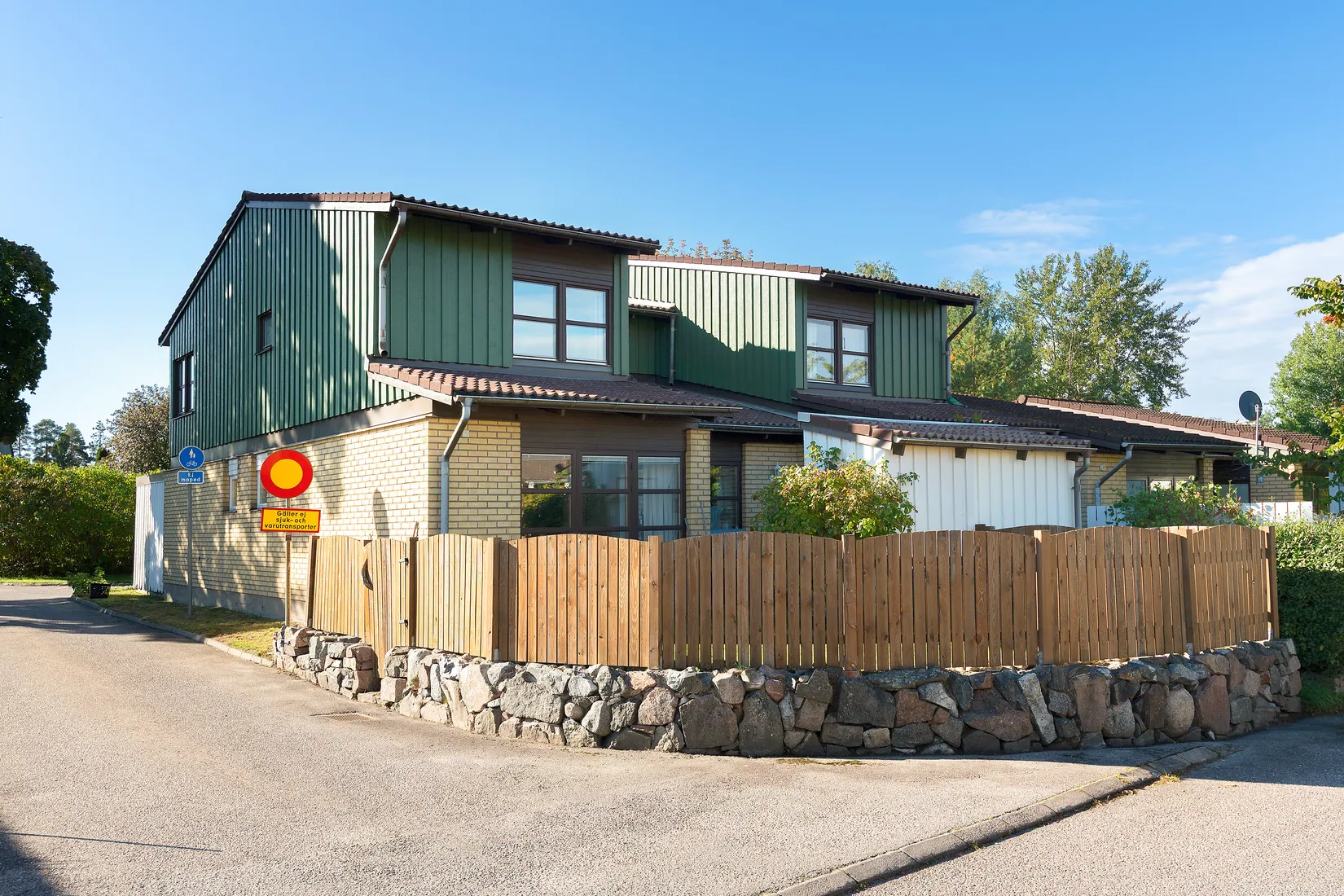 Radhus, Kragstalundsvägen 84, Kragstalund, Vallentuna