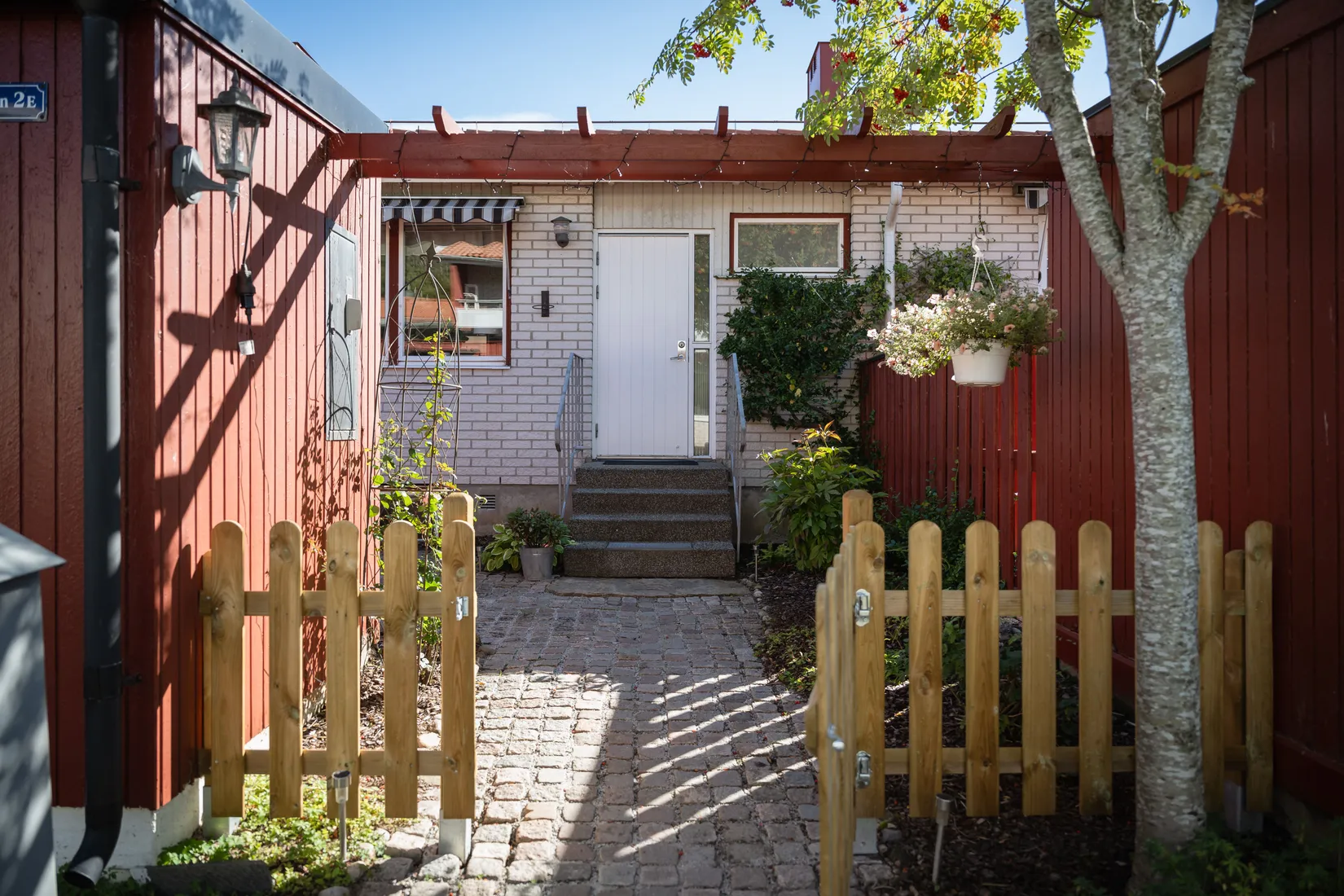 Radhus, Körsbärsgatan 2E, Horndal, Mark