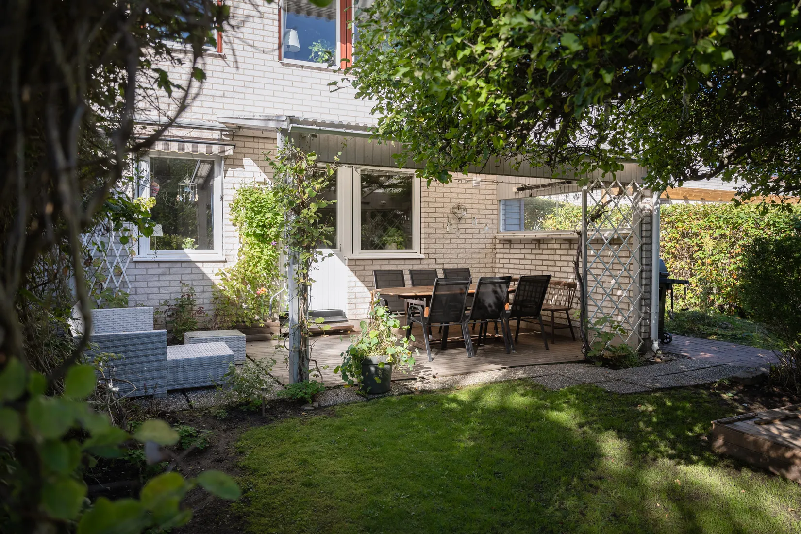 Radhus, Körsbärsgatan 2E, Horndal, Mark