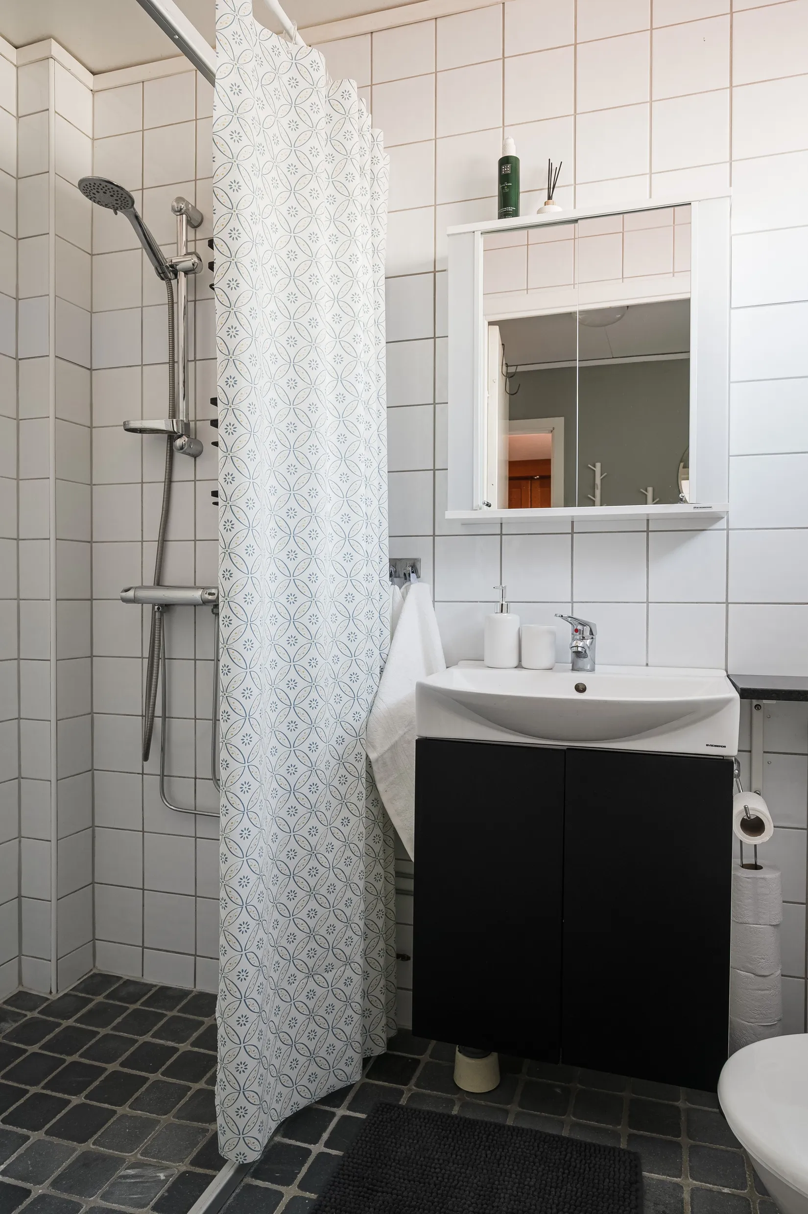 Radhus, Körsbärsgatan 2E, Horndal, Mark