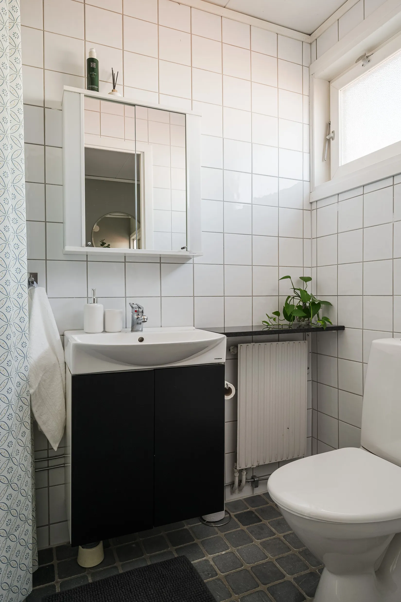 Radhus, Körsbärsgatan 2E, Horndal, Mark