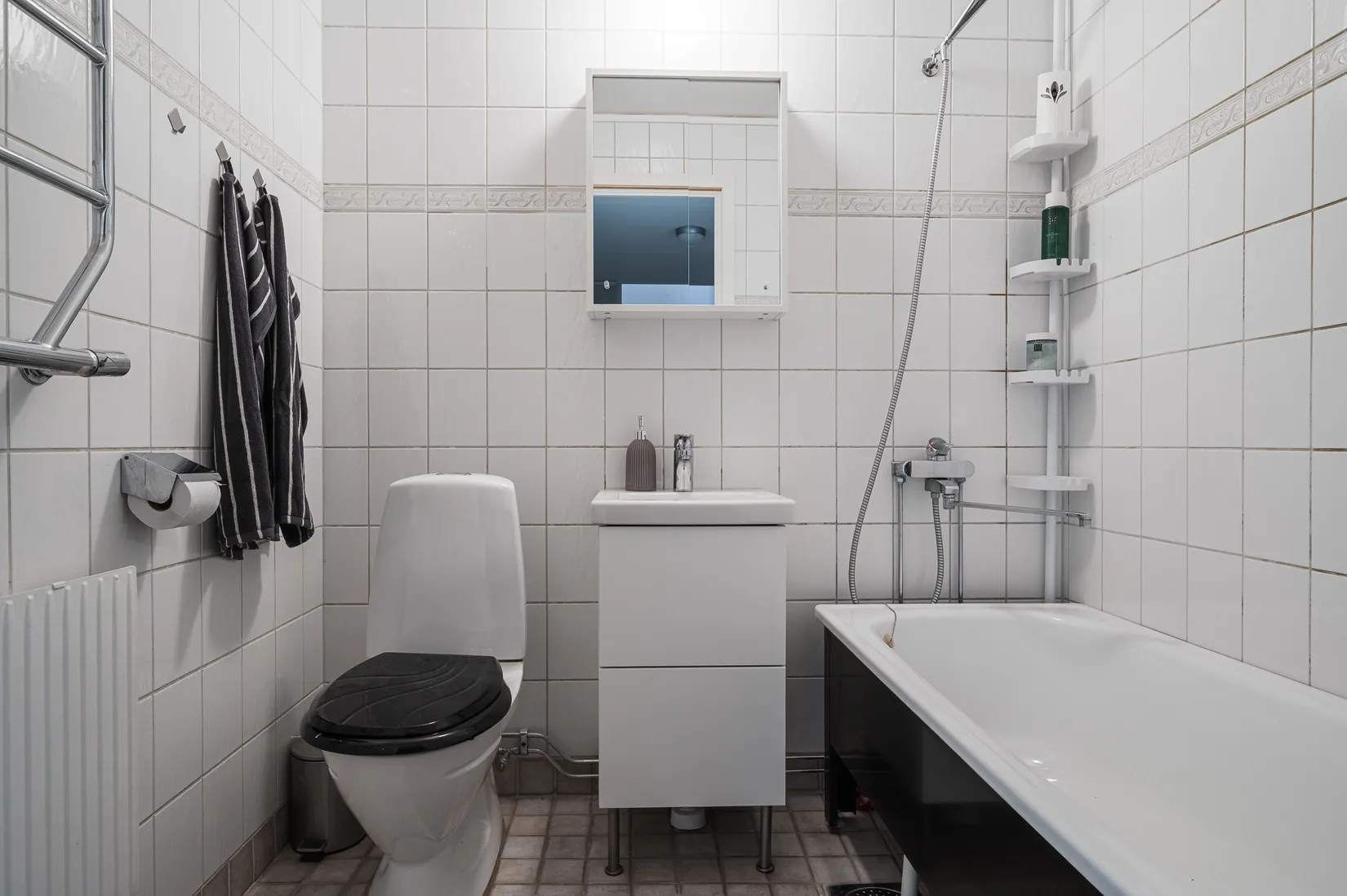 Radhus, Körsbärsgatan 2E, Horndal, Mark