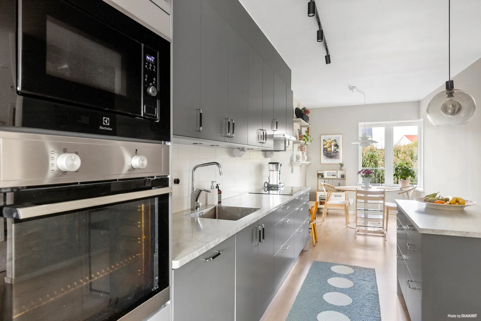 Radhus, Granholmsgatan 11A, Norra Ormesta, Örebro