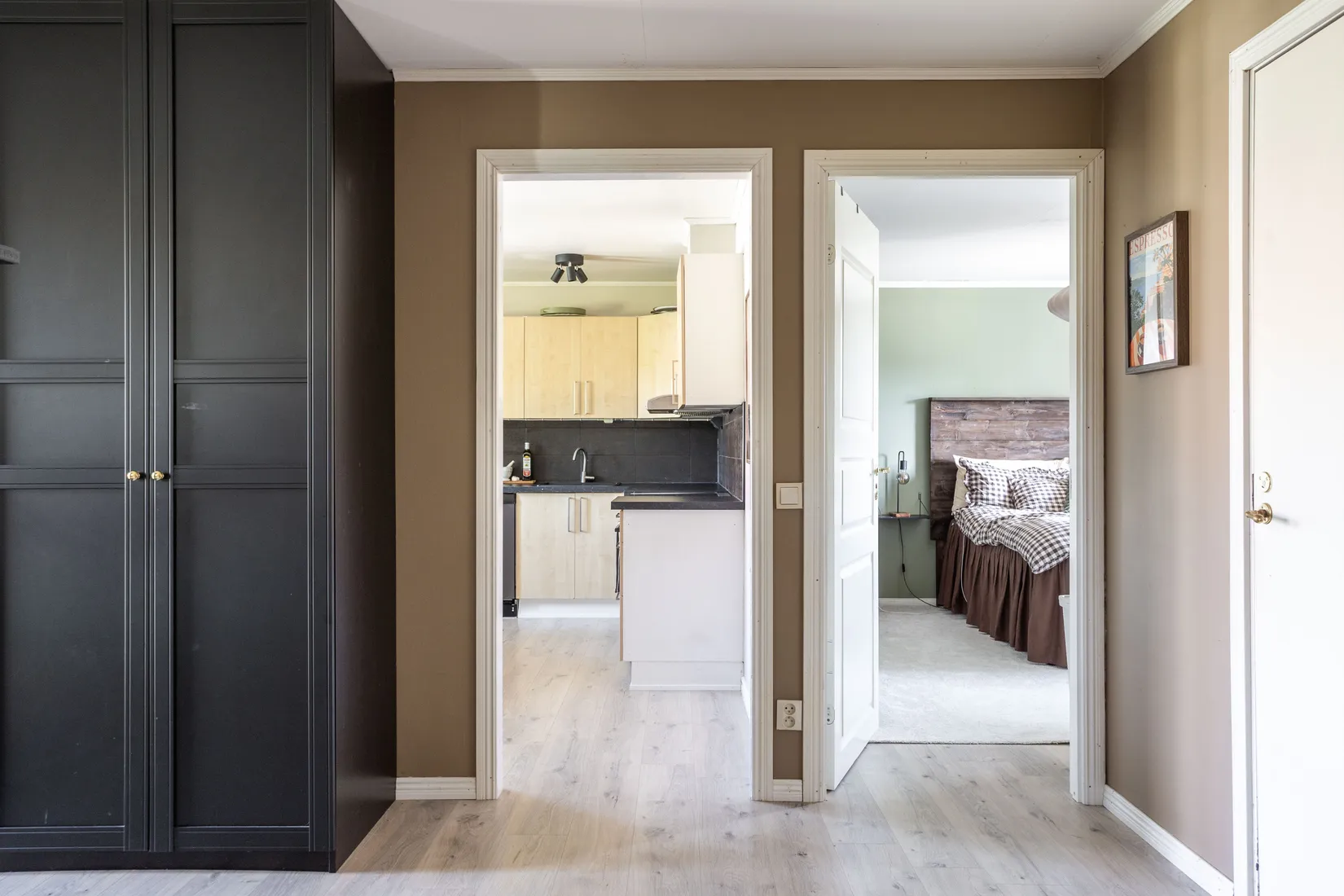 Radhus, Lavavägen 30, Östra Stenåsen, Kil