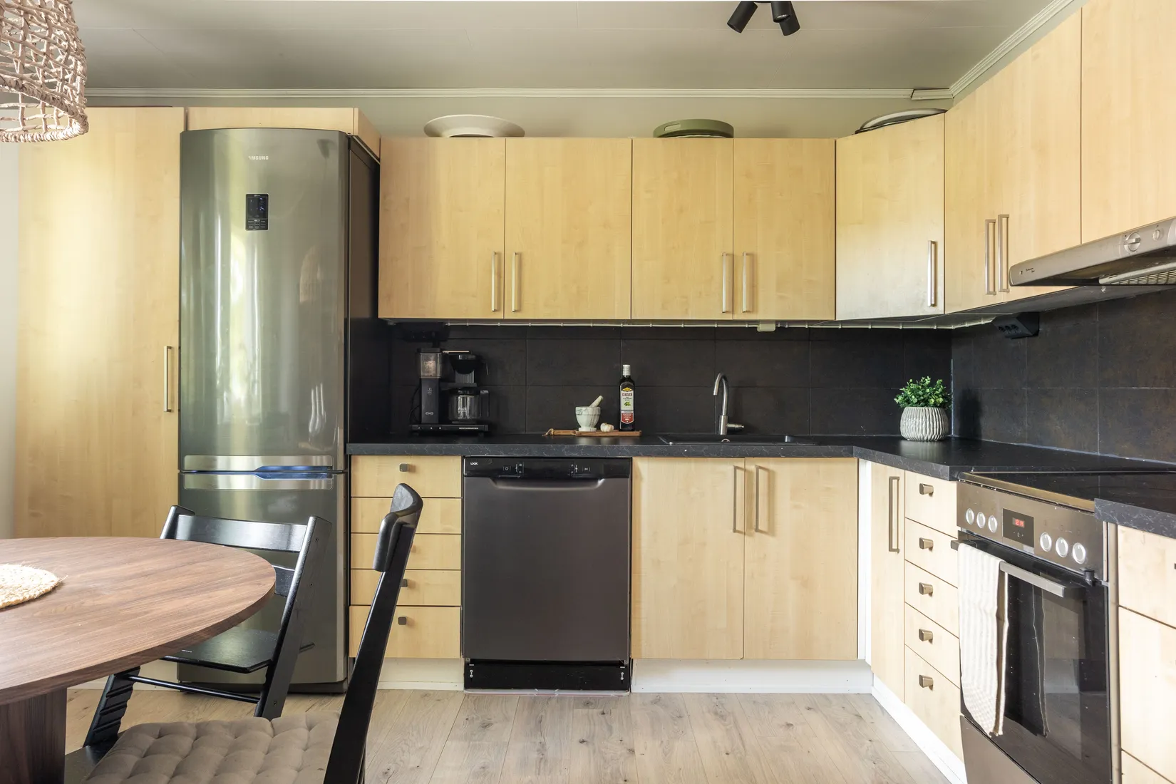 Radhus, Lavavägen 30, Östra Stenåsen, Kil