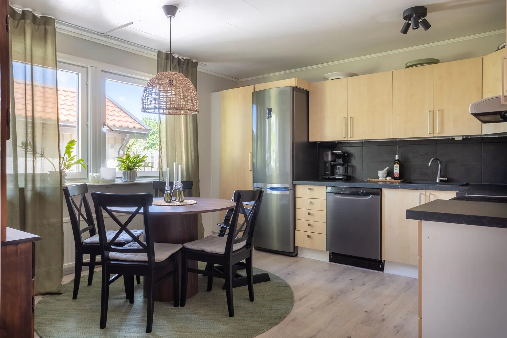 Radhus, Lavavägen 30, Östra Stenåsen, Kil