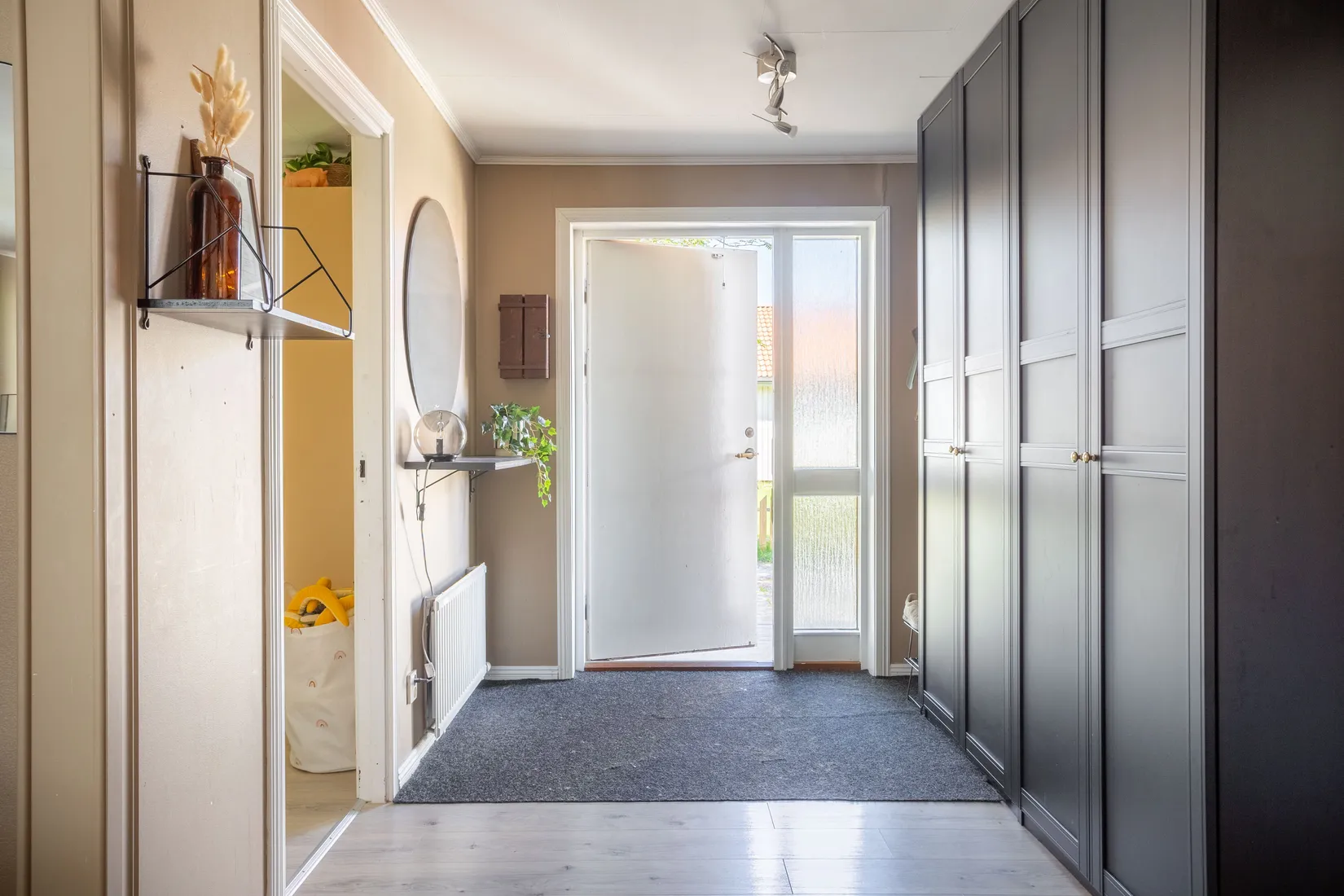 Radhus, Lavavägen 30, Östra Stenåsen, Kil