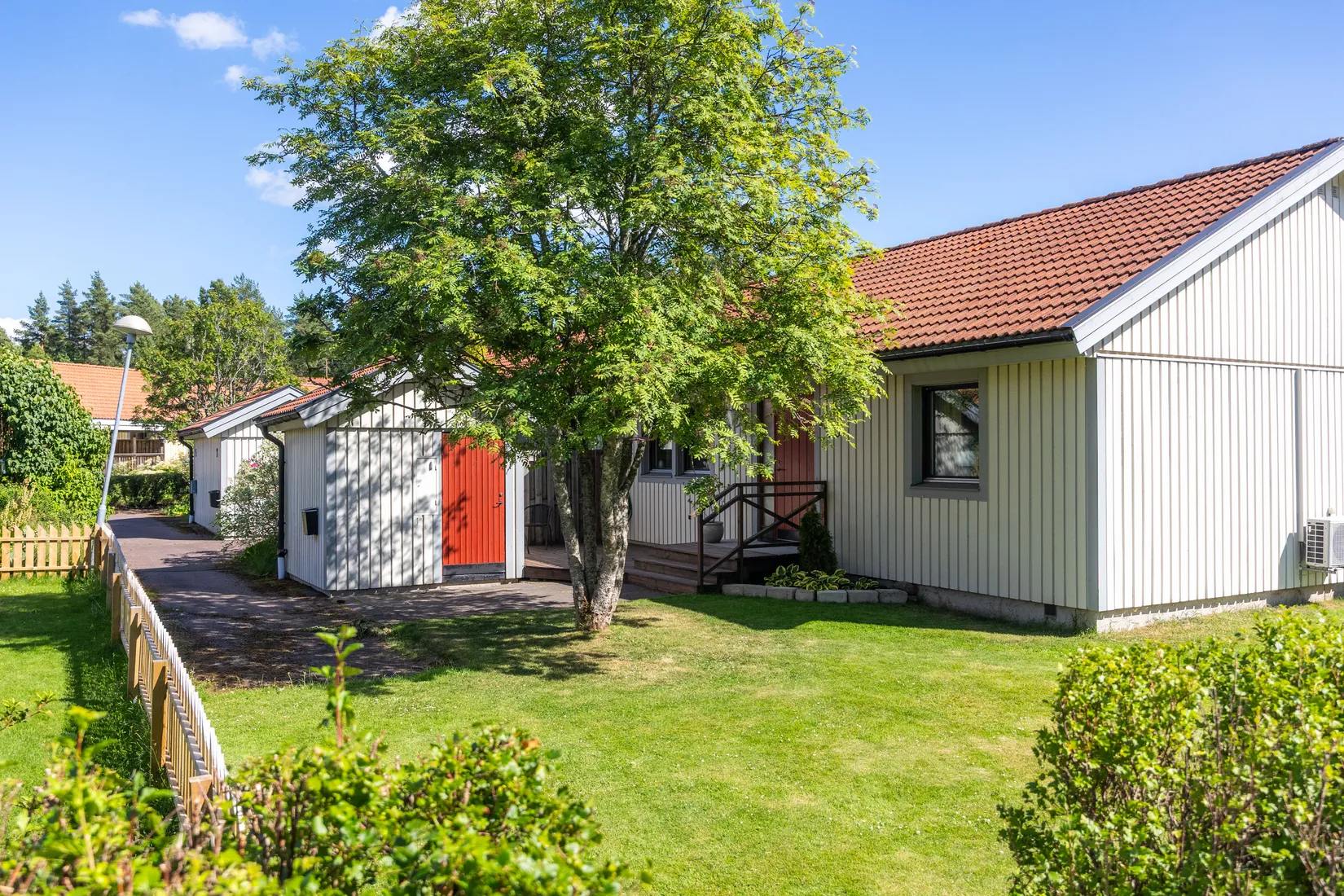 Radhus, Lavavägen 30, Östra Stenåsen, Kil