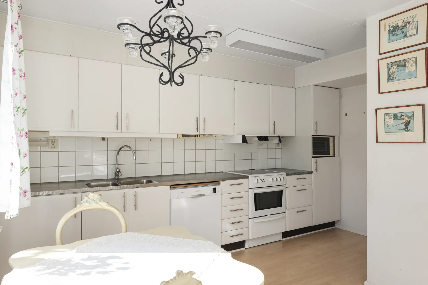 Radhus, Alliansvägen 12, Gribbylund, Täby