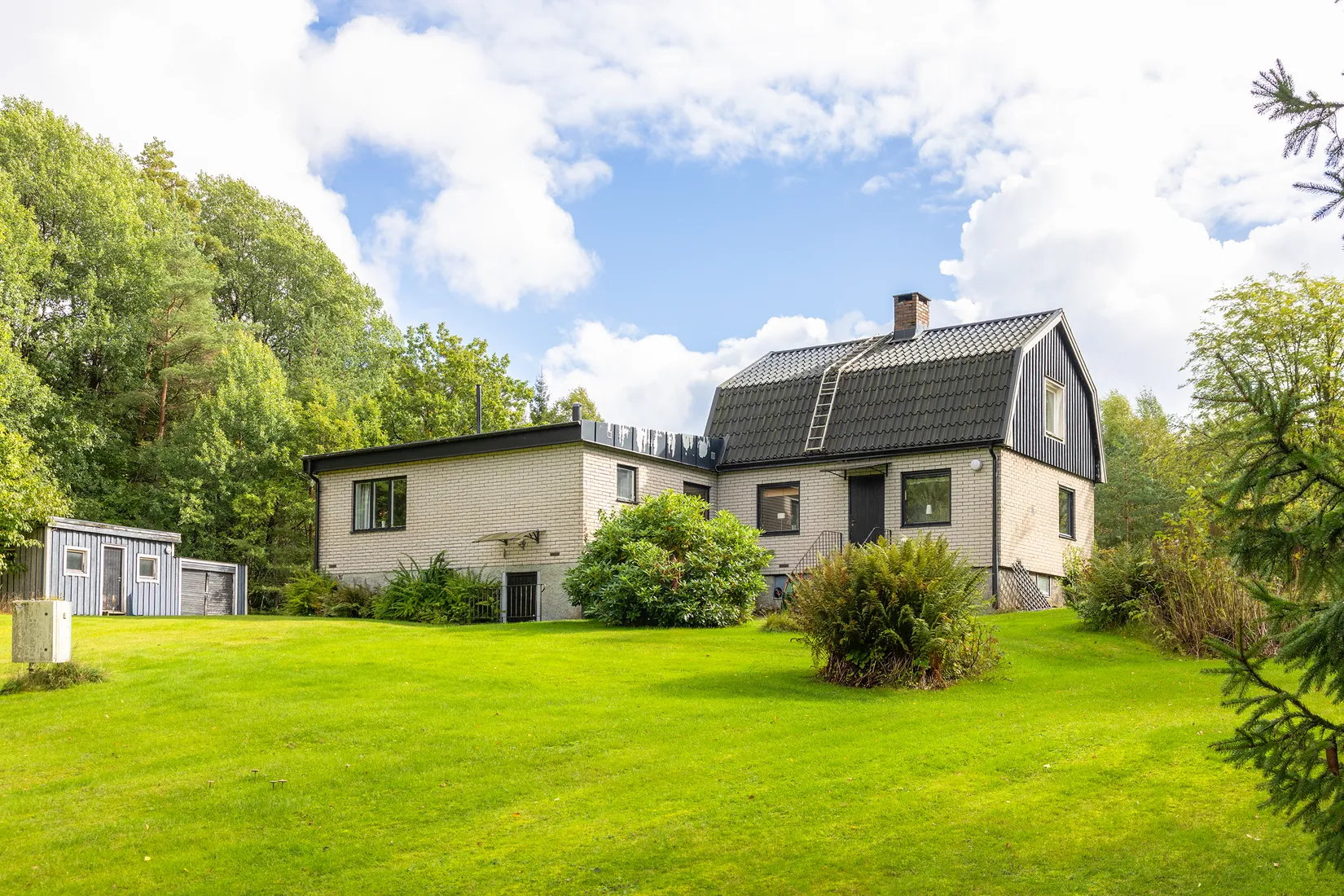 Villa, Fjäråsvägen 82, Mark