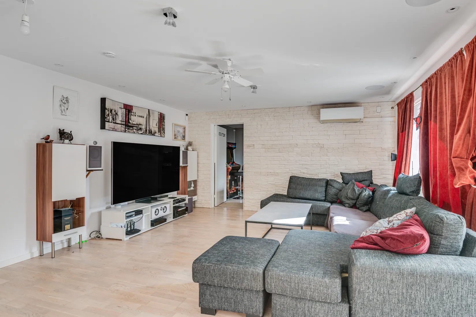 Radhus, Stora Hundens gata 520, Brandbergen, Haninge