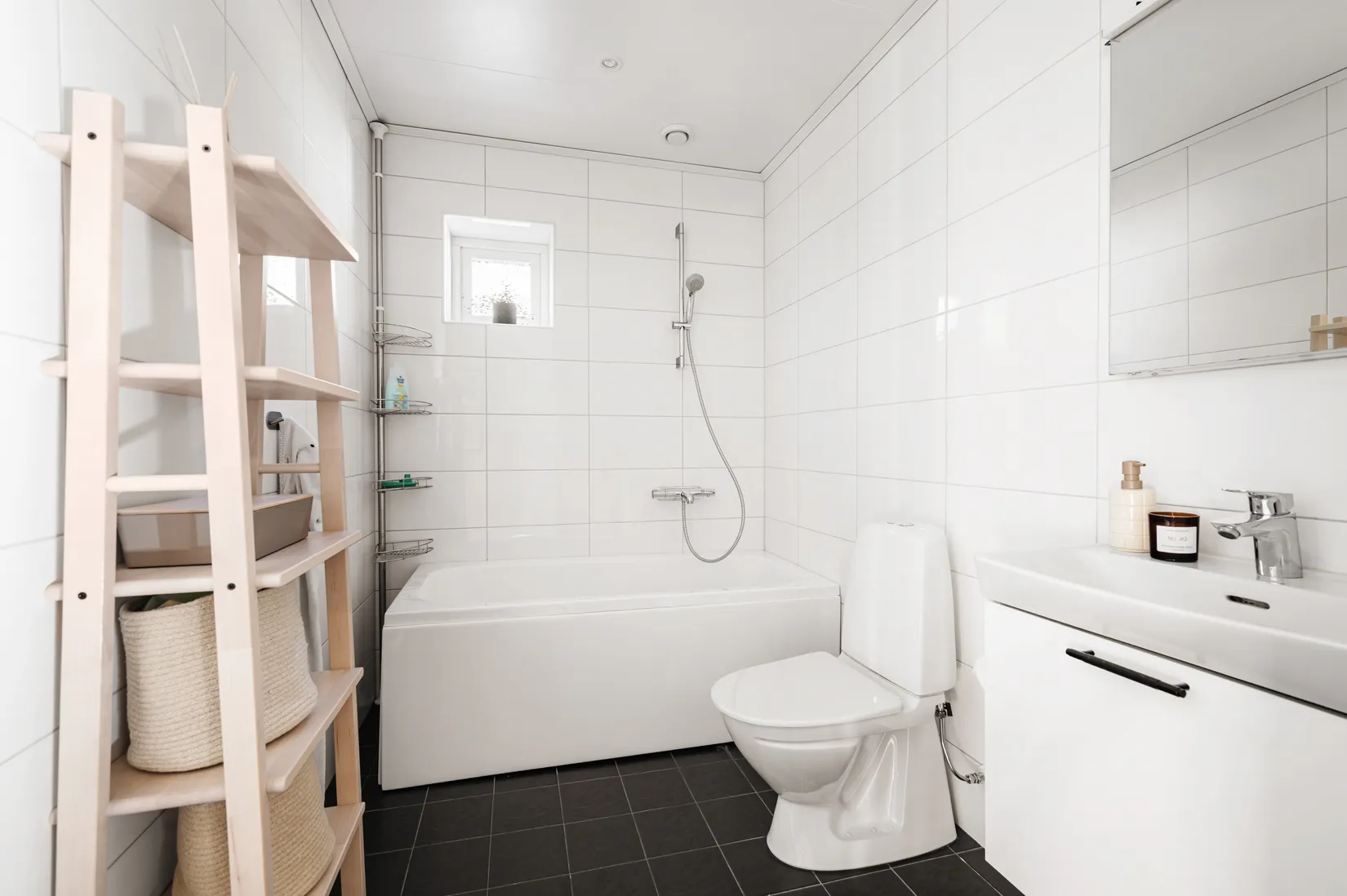 Villa, Tibble Skogsväg 44, Kungsängen/Norrboda, Upplands-Bro