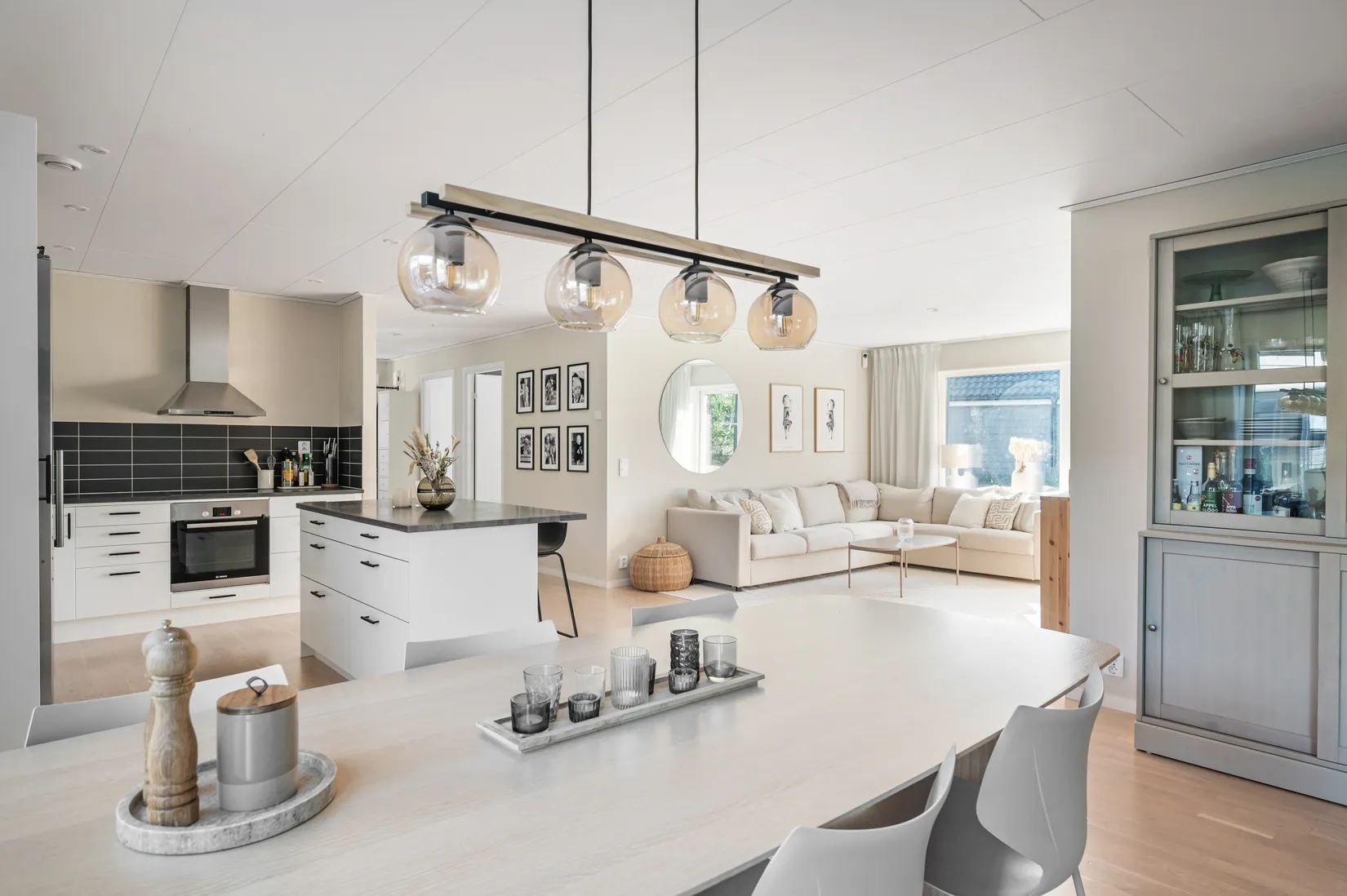 Villa, Tibble Skogsväg 44, Kungsängen/Norrboda, Upplands-Bro