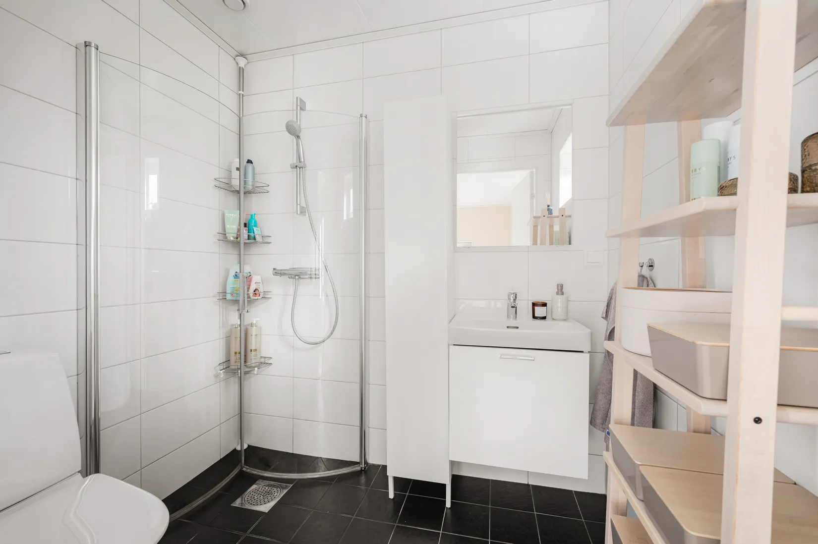 Villa, Tibble Skogsväg 44, Kungsängen/Norrboda, Upplands-Bro