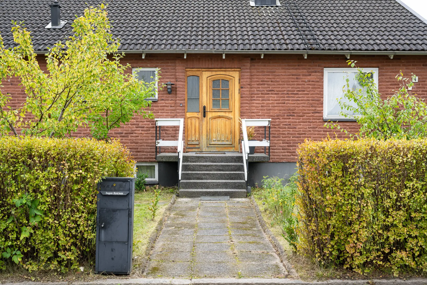 Villa, Östra Aspängsgatan 4, Kinna, Mark