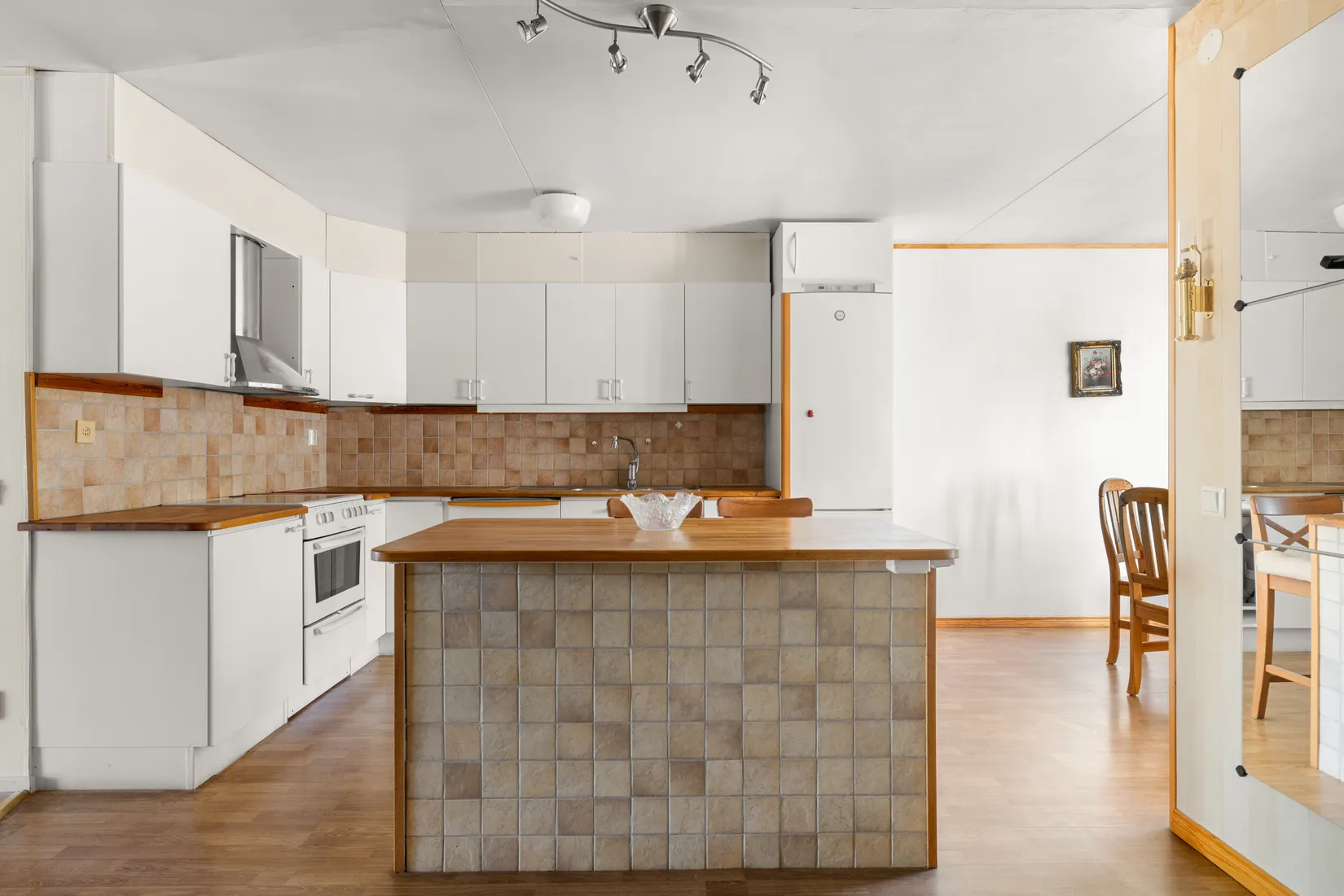 Radhus, Åbroddsgränd 12, Västra Farmarstigen, Tyresö