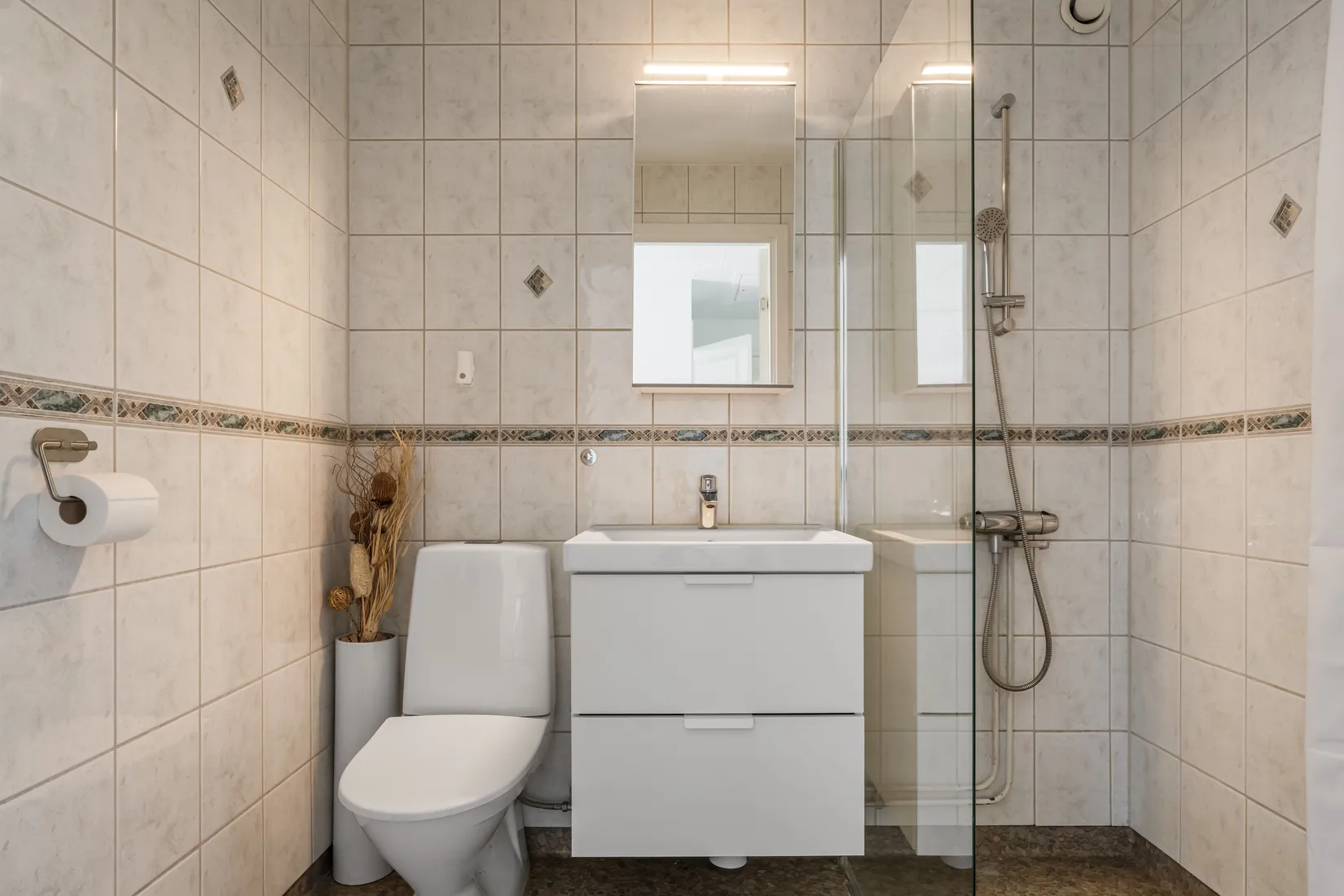Radhus, Greta Adrians väg 20, Mellringe, Örebro