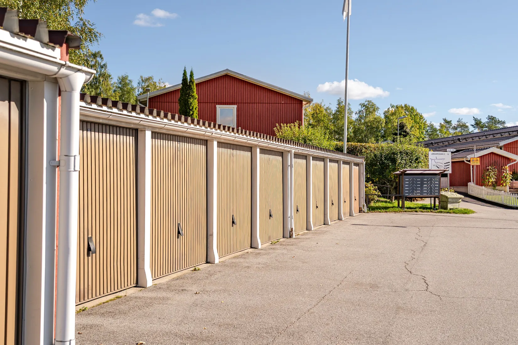 Radhus, Januarivägen 2I, Brogetorp, Flen