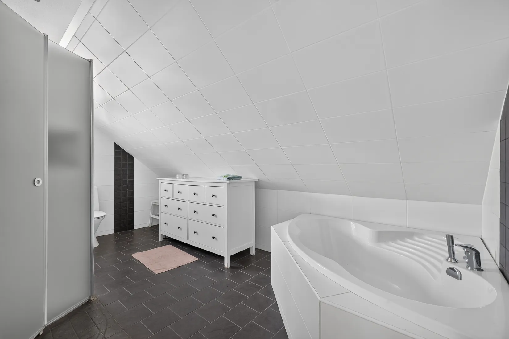 Villa, Lillebovägen 6, Norra Bro, Örebro