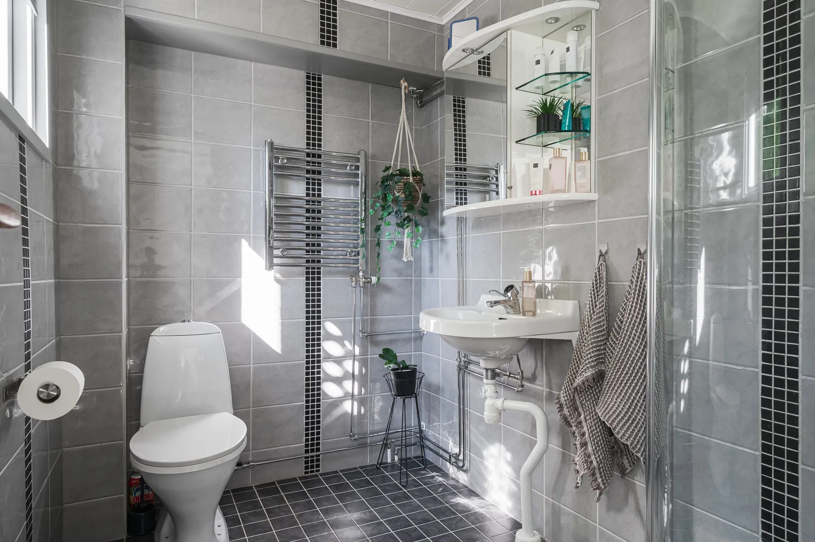 Villa, Kyrkogatan 38, Kinna, Mark