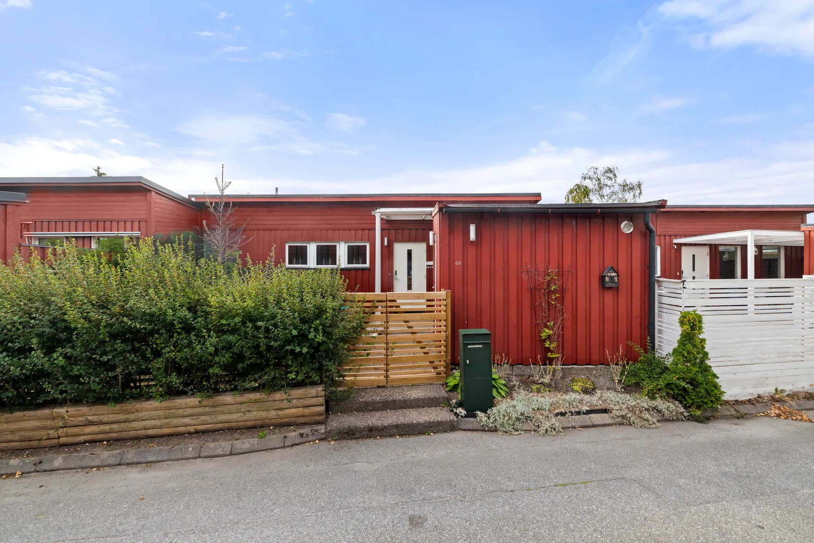 Radhus, Svängstigen 44, Hanviken/Trollbäcken, Tyresö