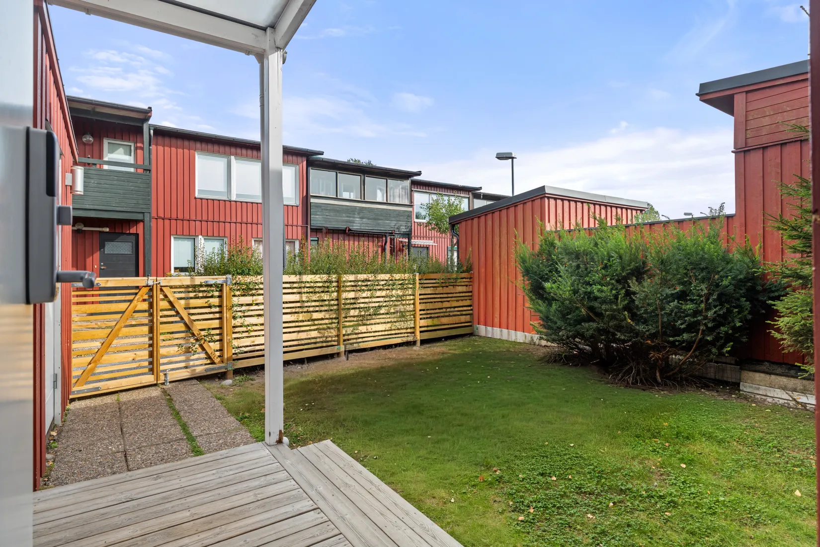 Radhus, Svängstigen 44, Hanviken/Trollbäcken, Tyresö
