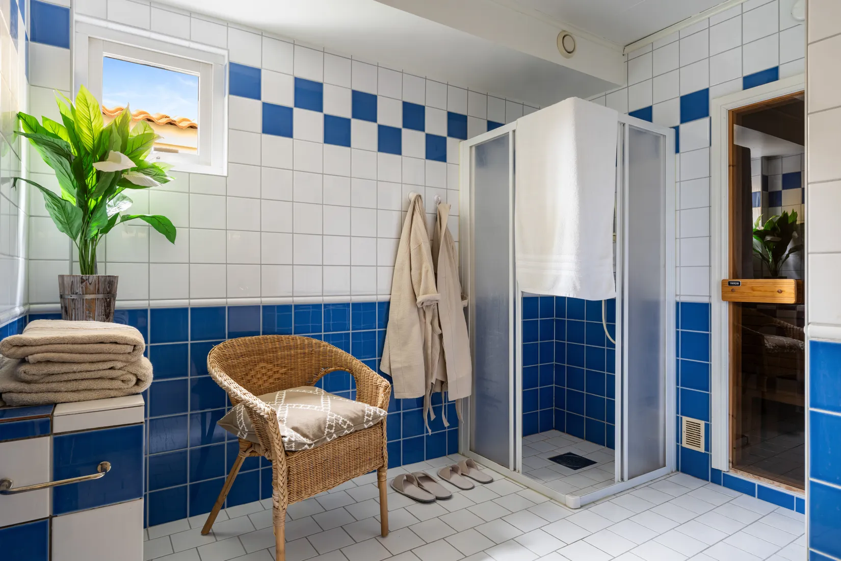 Radhus, Lansenvägen 11, Gribbylund, Täby