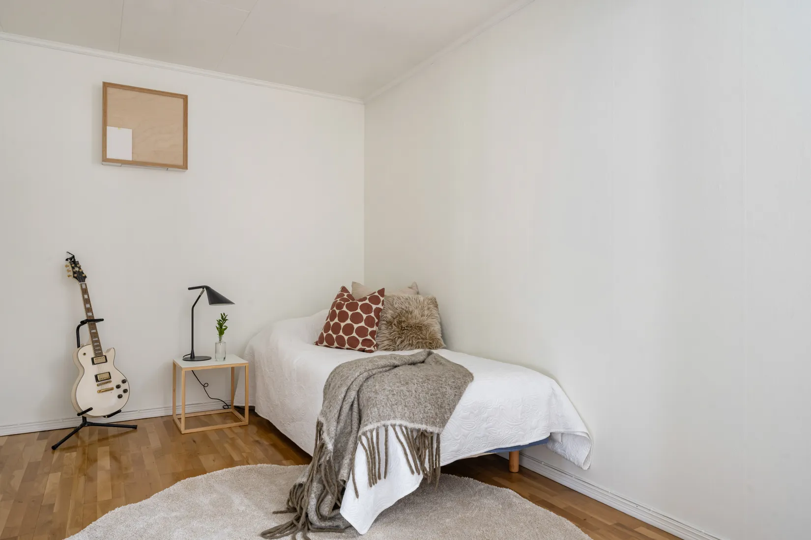 Radhus, Lansenvägen 11, Gribbylund, Täby