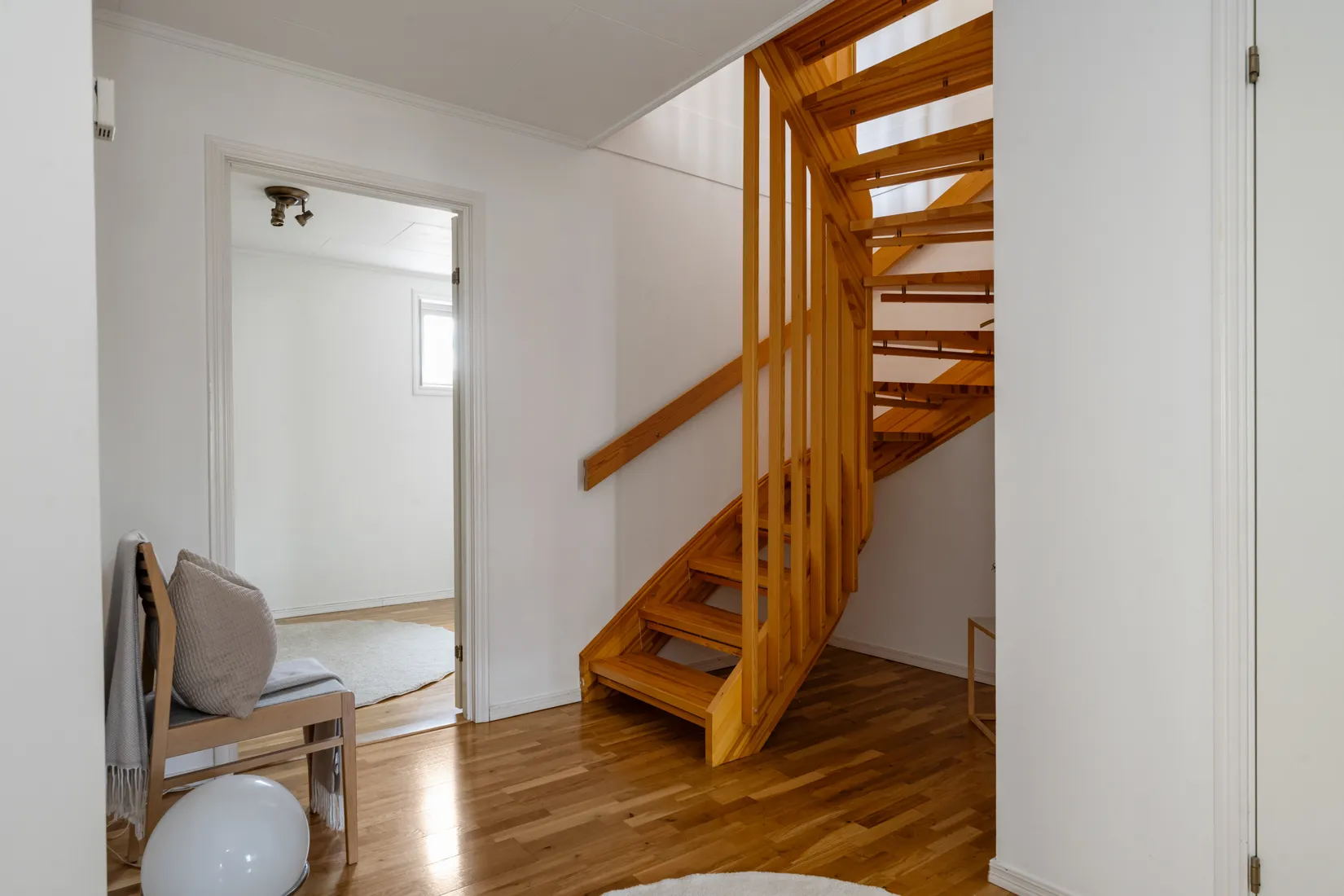 Radhus, Lansenvägen 11, Gribbylund, Täby