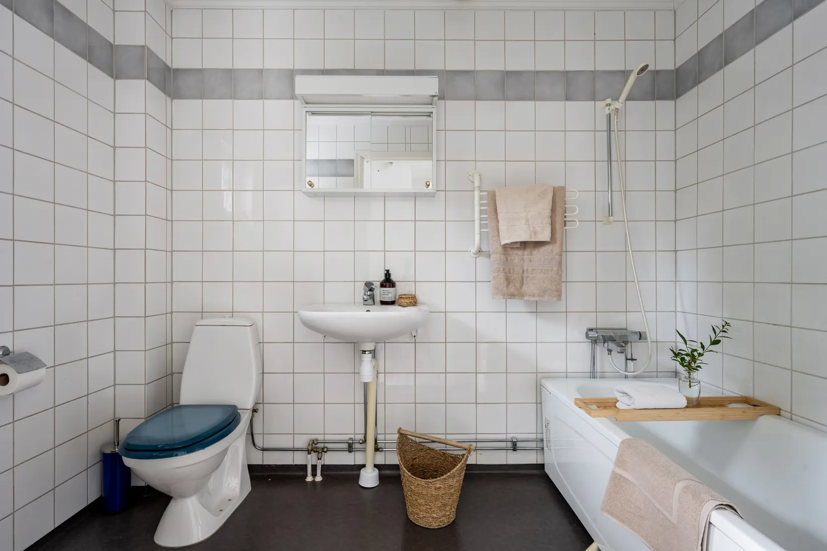 Radhus, Lansenvägen 11, Gribbylund, Täby