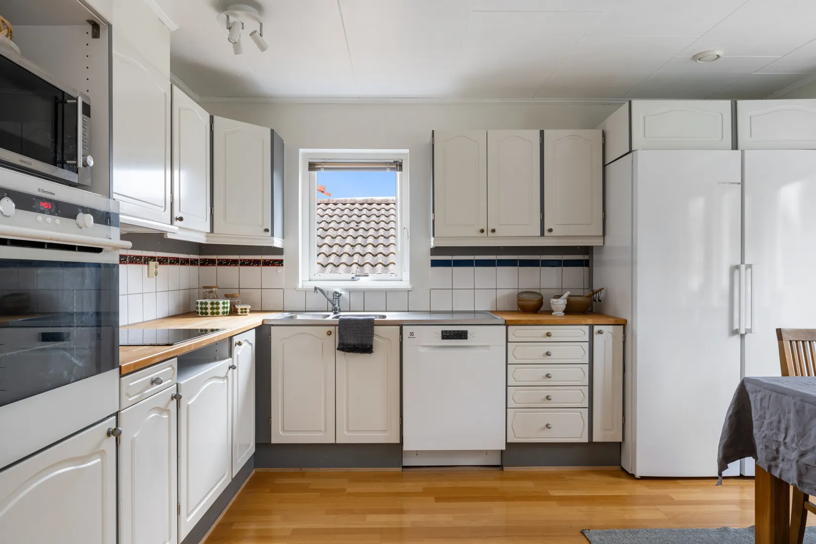Radhus, Lansenvägen 11, Gribbylund, Täby