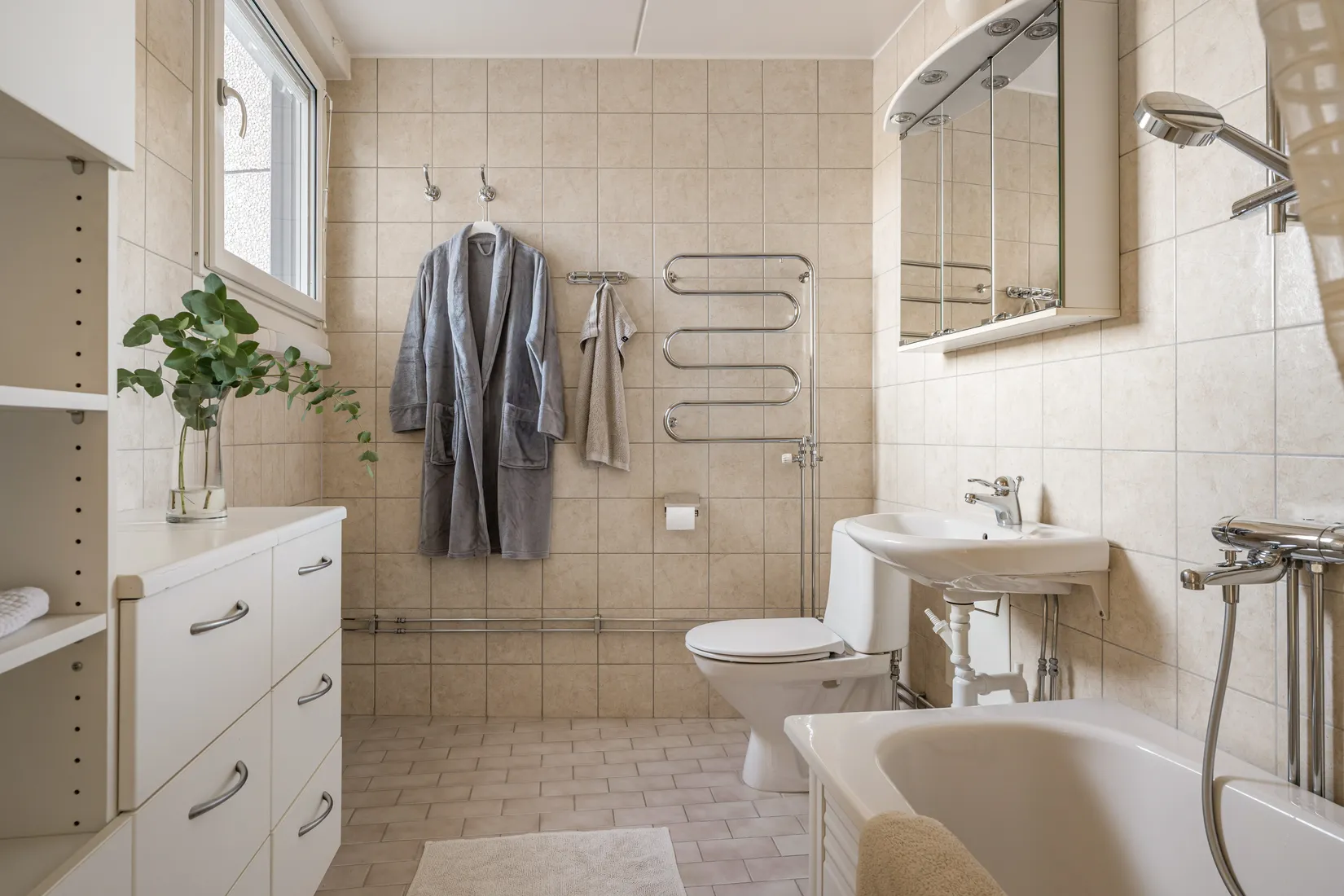 Bostadsrätt, ÅKERBYVÄGEN 88, Täby centrum - storstugan, Täby