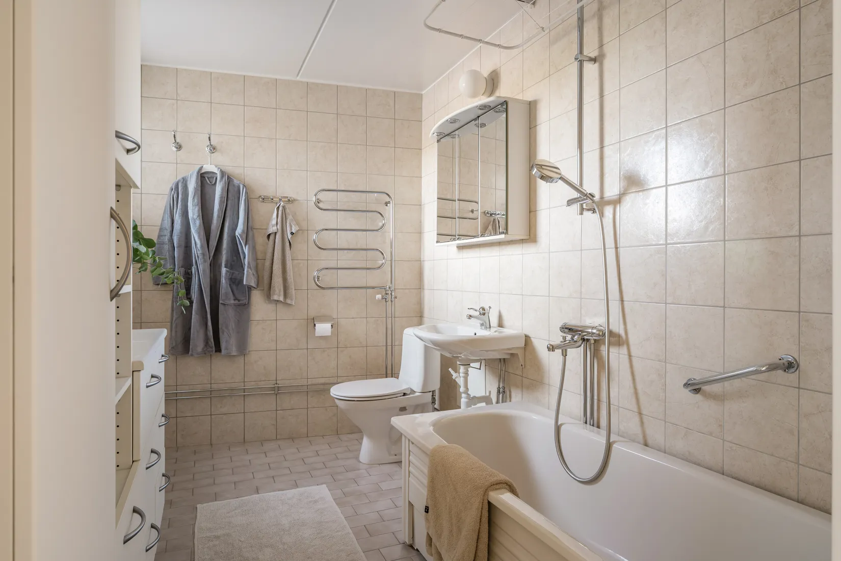 Bostadsrätt, ÅKERBYVÄGEN 88, Täby centrum - storstugan, Täby