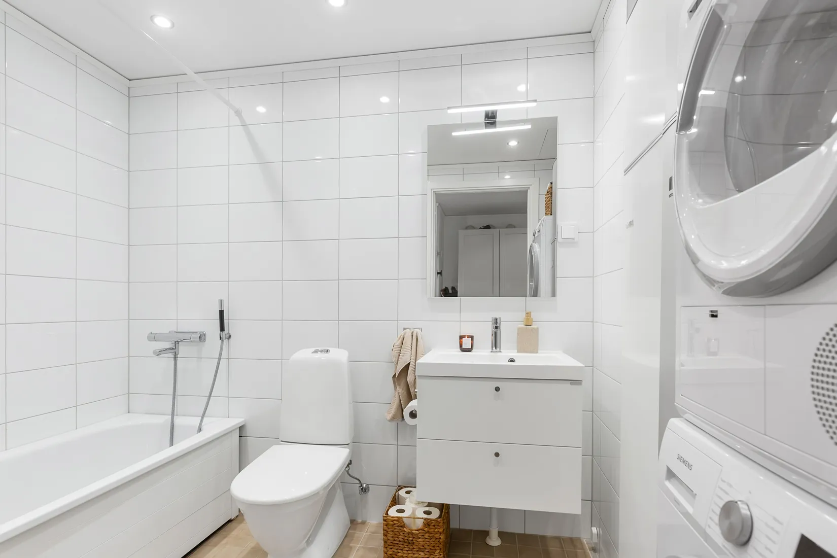 Radhus, Älvsundavägen 48, Eds Allé/Runby, Upplands Väsby