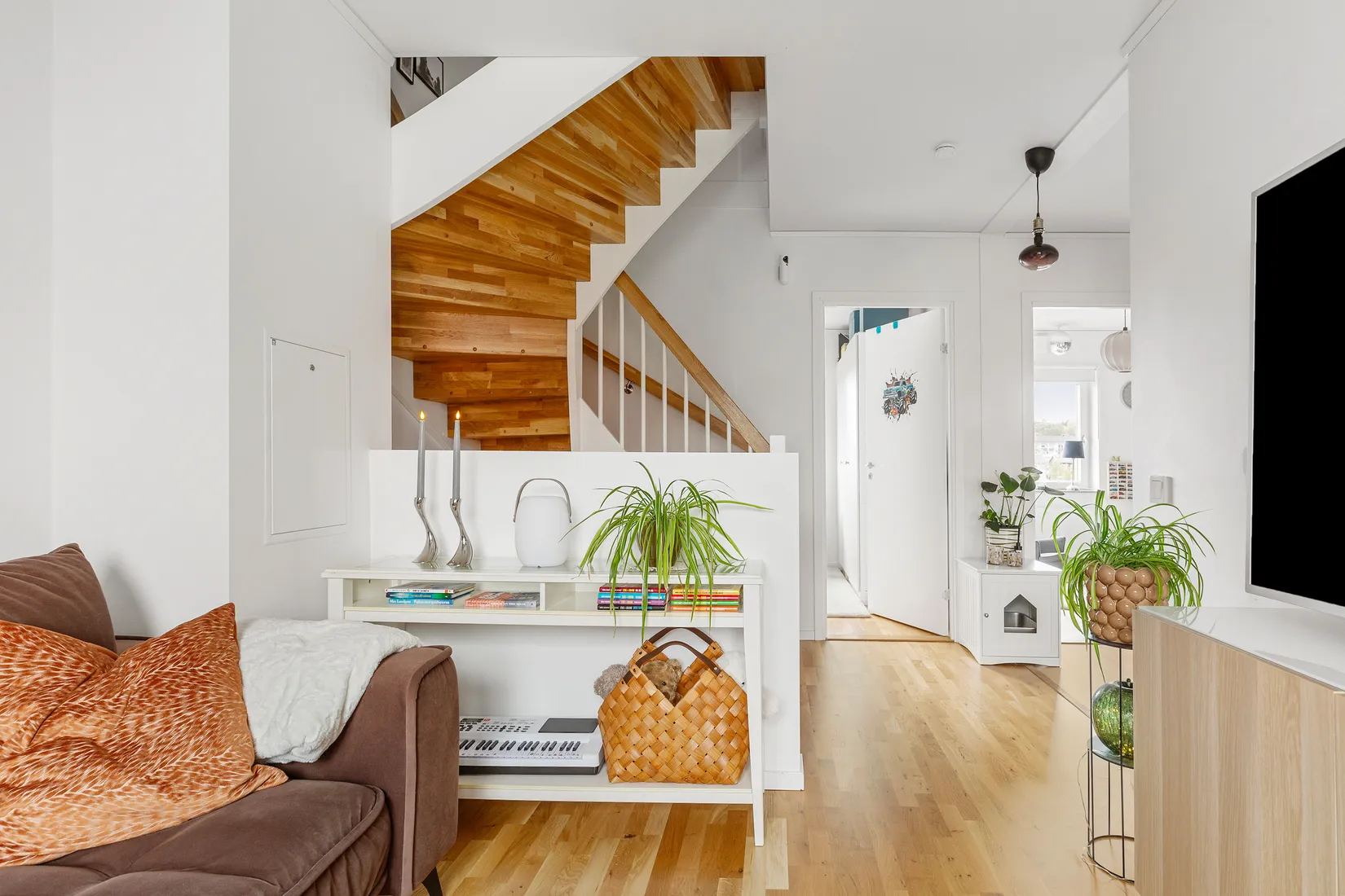 Radhus, Älvsundavägen 48, Eds Allé/Runby, Upplands Väsby