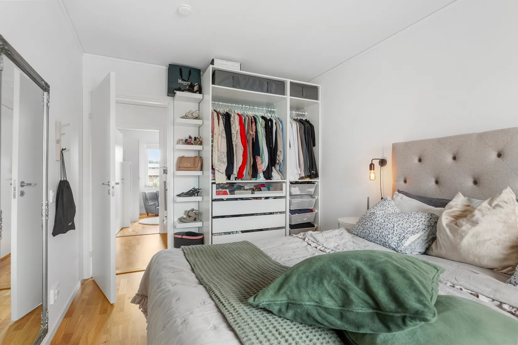 Radhus, Älvsundavägen 48, Eds Allé/Runby, Upplands Väsby