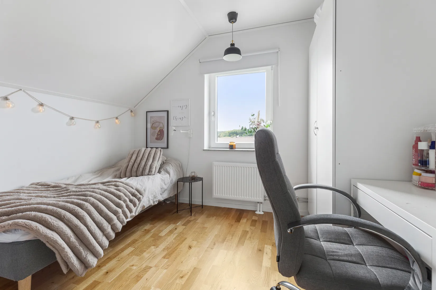 Radhus, Älvsundavägen 48, Eds Allé/Runby, Upplands Väsby