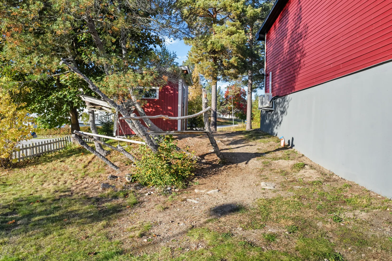 Radhus, Logevägen 1, Klockarberget, Sundsvall