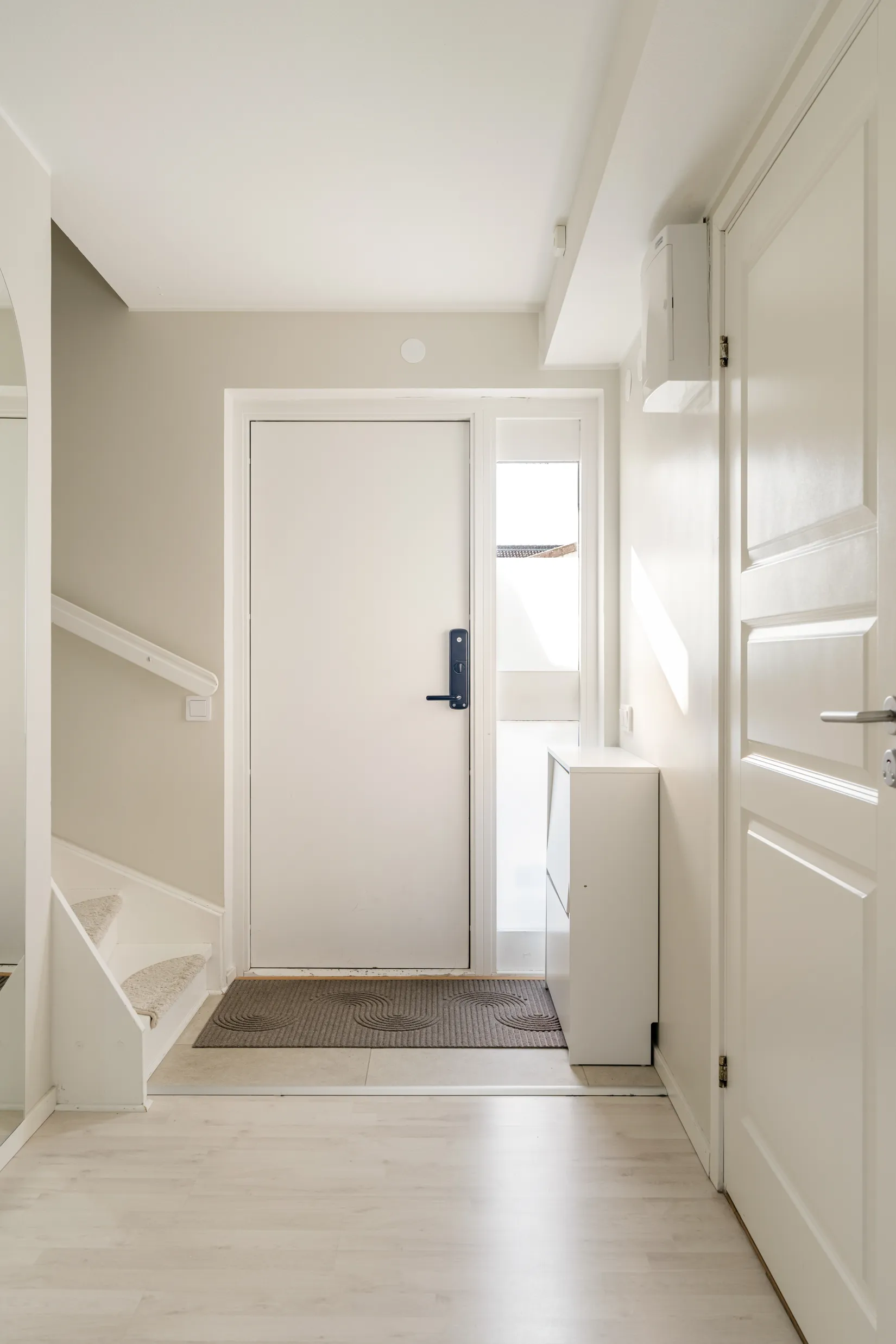 Radhus, Midsommarvägen 93, Vistaberg, Huddinge