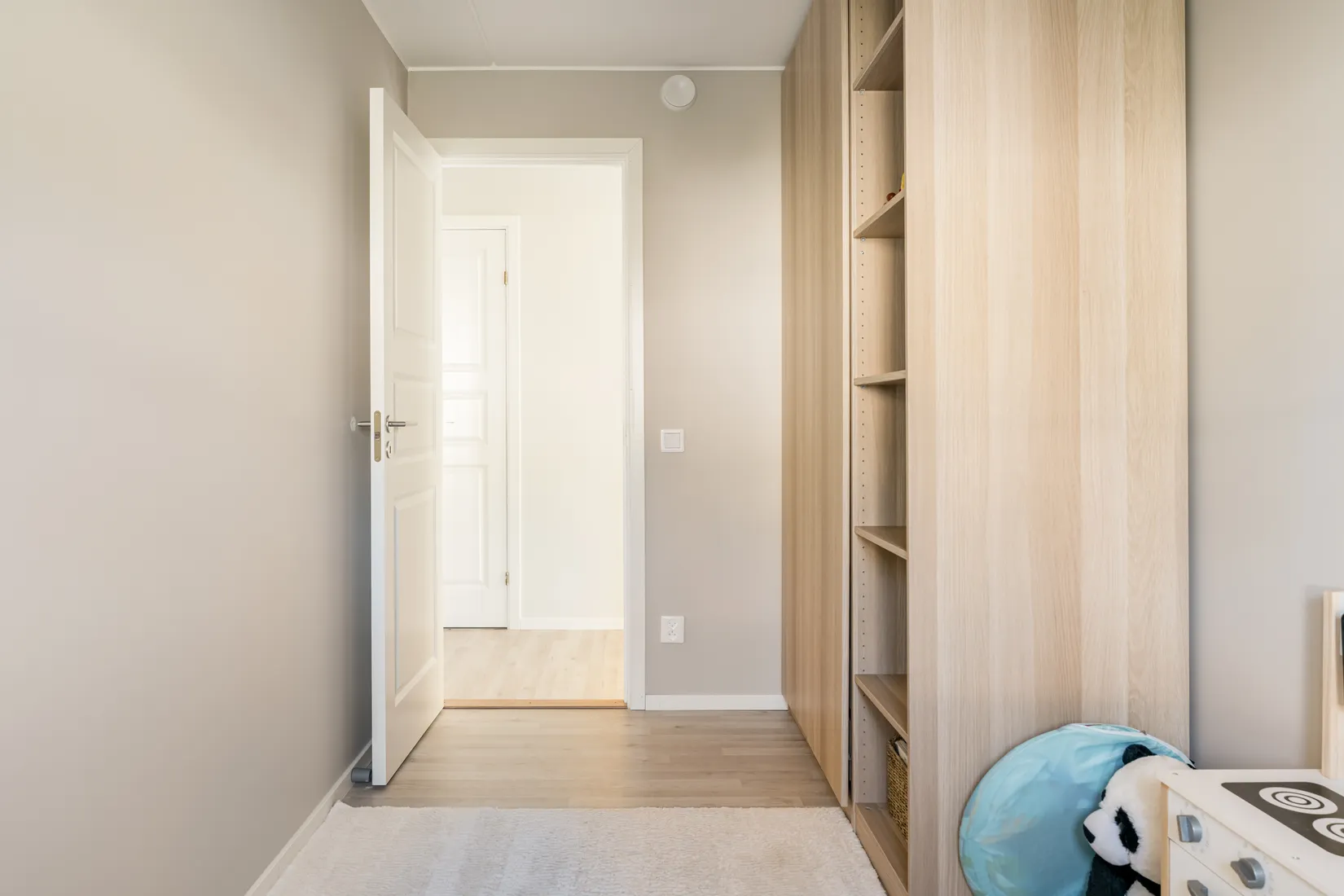 Radhus, Midsommarvägen 93, Vistaberg, Huddinge