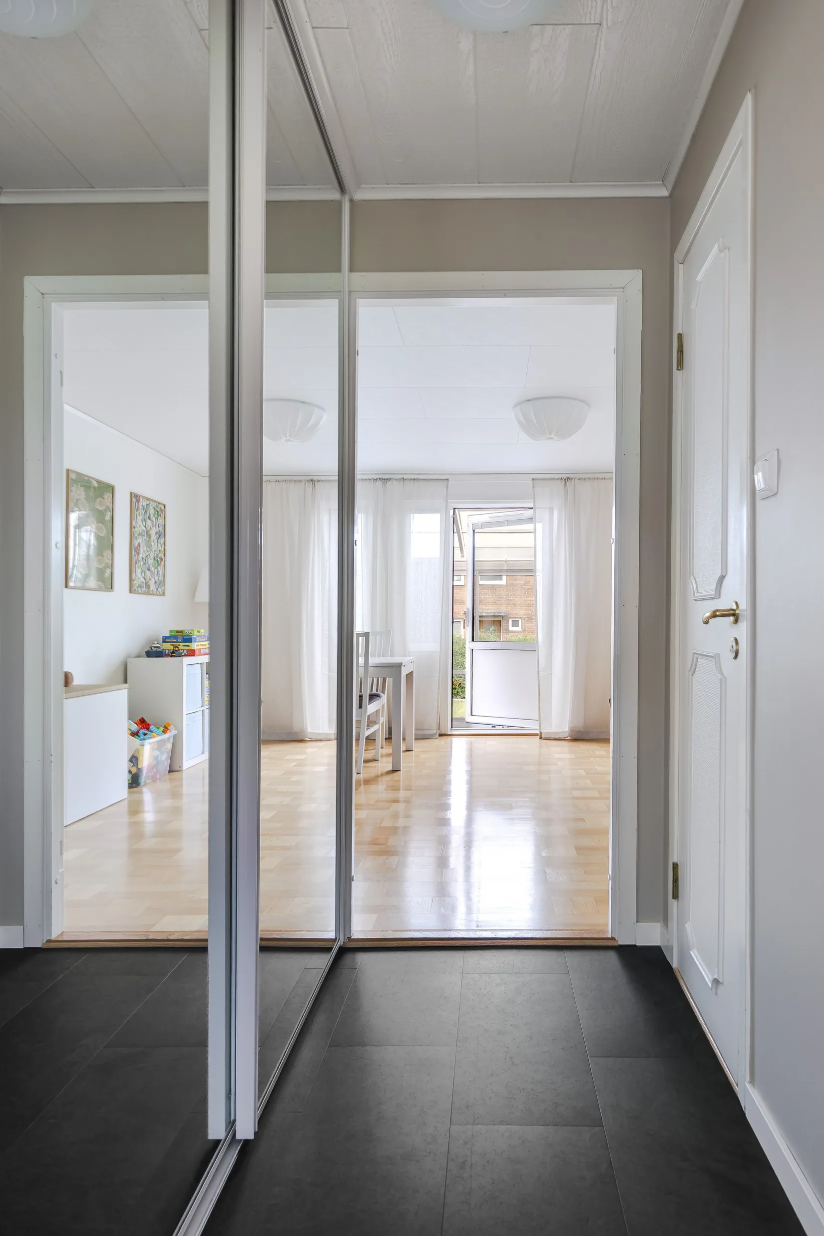 Radhus, Solrosgatan 5F, Eskilstuna