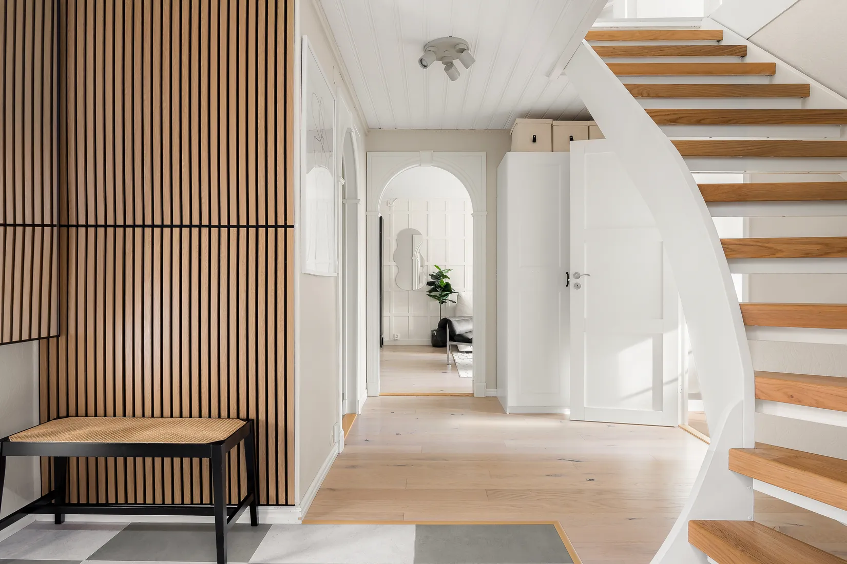 Villa, Ljustergränd 44, Viksjö, Järfälla