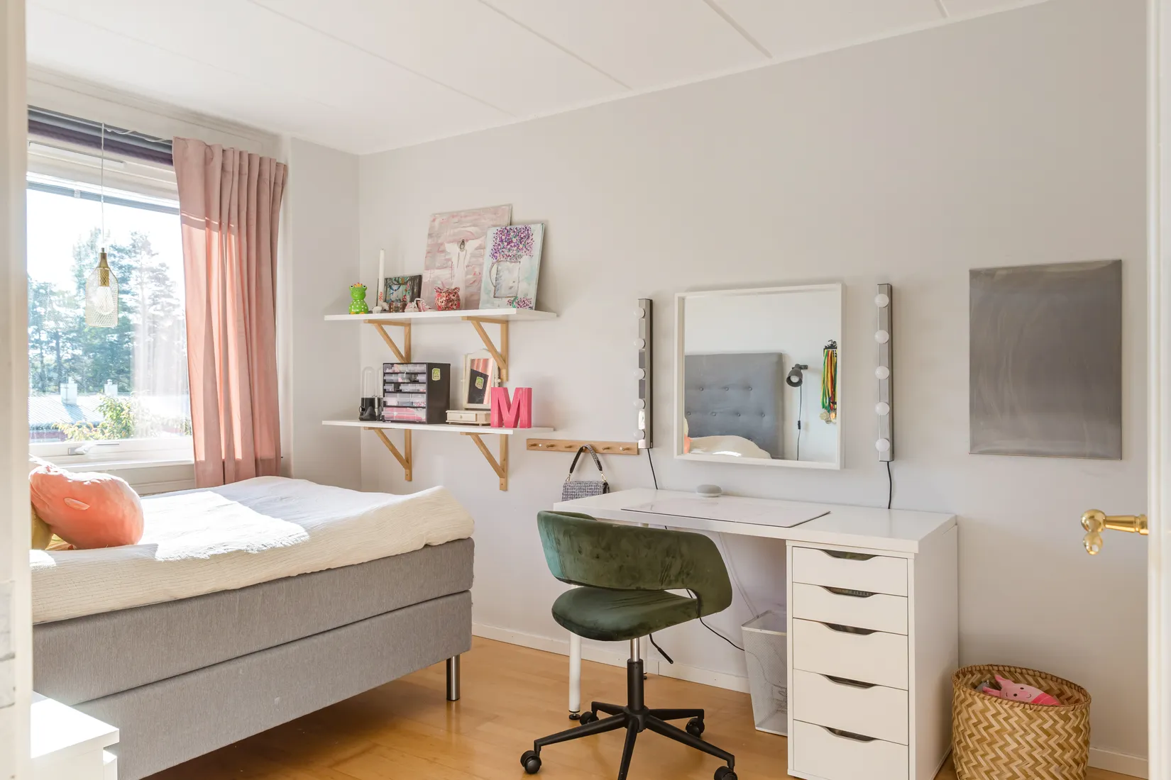 Radhus, Knut Stangenbergs väg 11, Duvnäs Utskog, Nacka