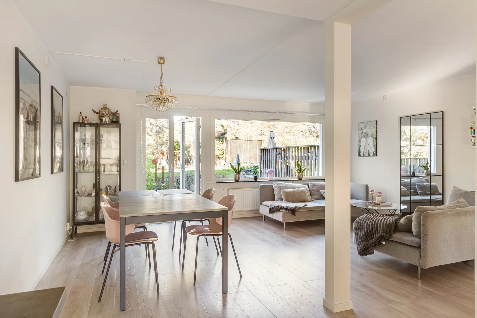 Radhus, Knut Stangenbergs väg 11, Duvnäs Utskog, Nacka